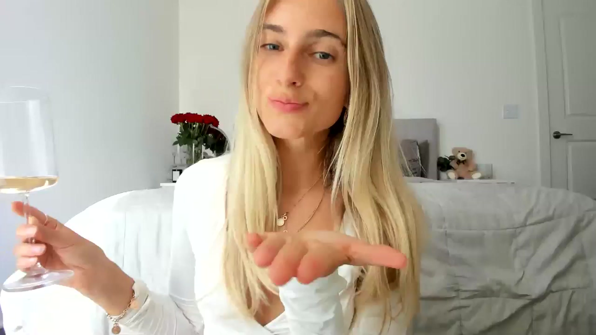 Gallery image thumbnail from Vodka_Queen's myfreecams stream on, 08/02/2024, 24:01 image 1 of 20