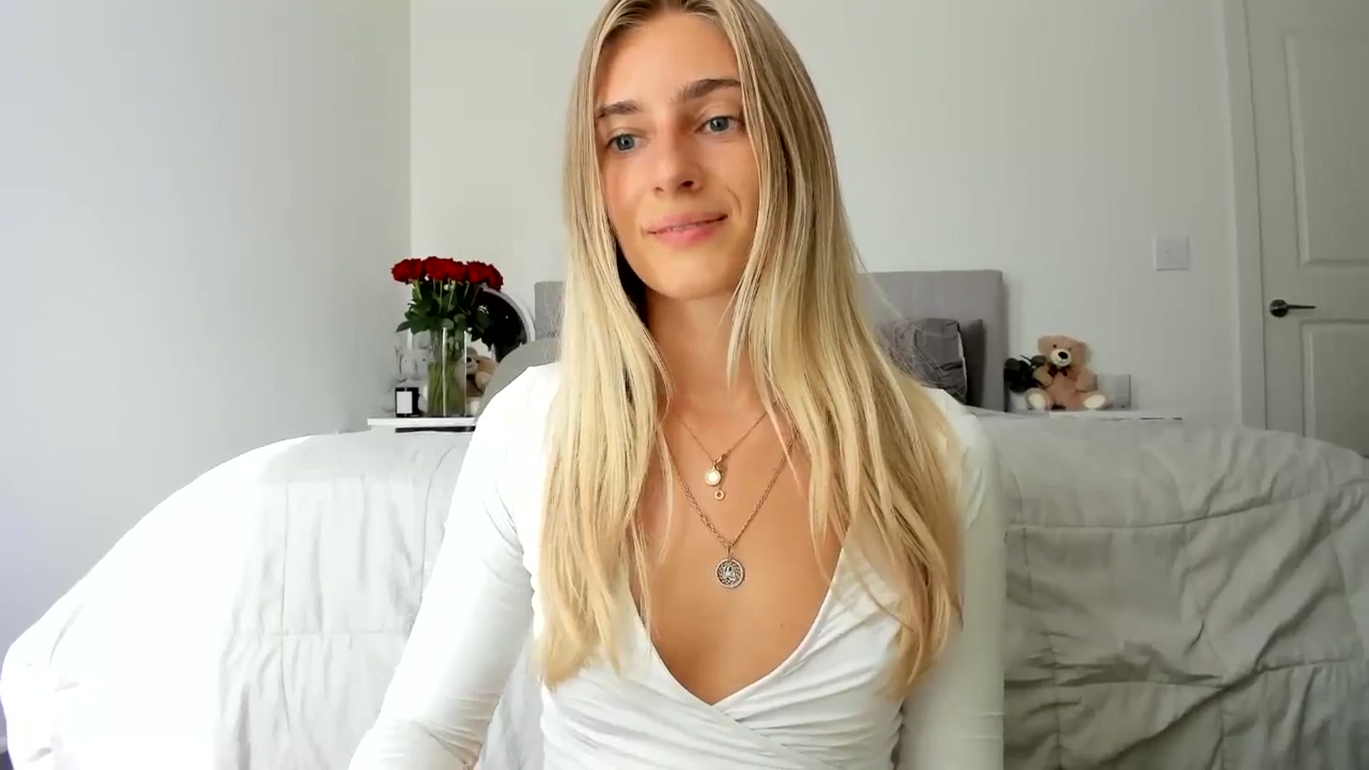 Gallery image thumbnail from Vodka_Queen's myfreecams stream on, 08/02/2024, 24:01 image 2 of 20