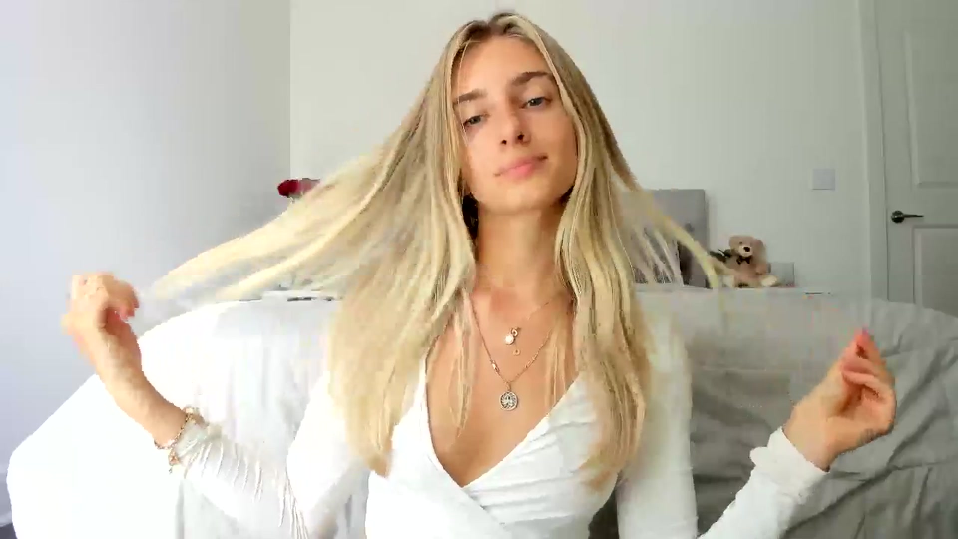 Gallery image thumbnail from Vodka_Queen's myfreecams stream on, 08/02/2024, 24:01 image 6 of 20