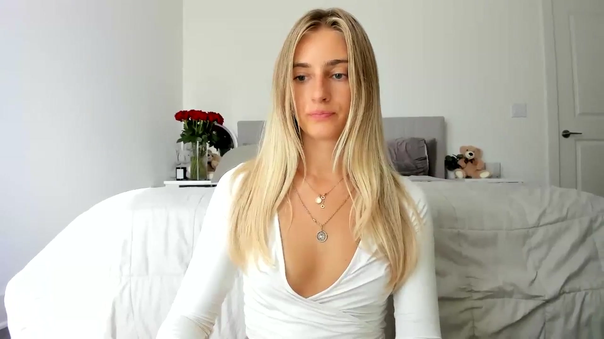 Gallery image thumbnail from Vodka_Queen's myfreecams stream on, 08/02/2024, 24:01 image 4 of 20