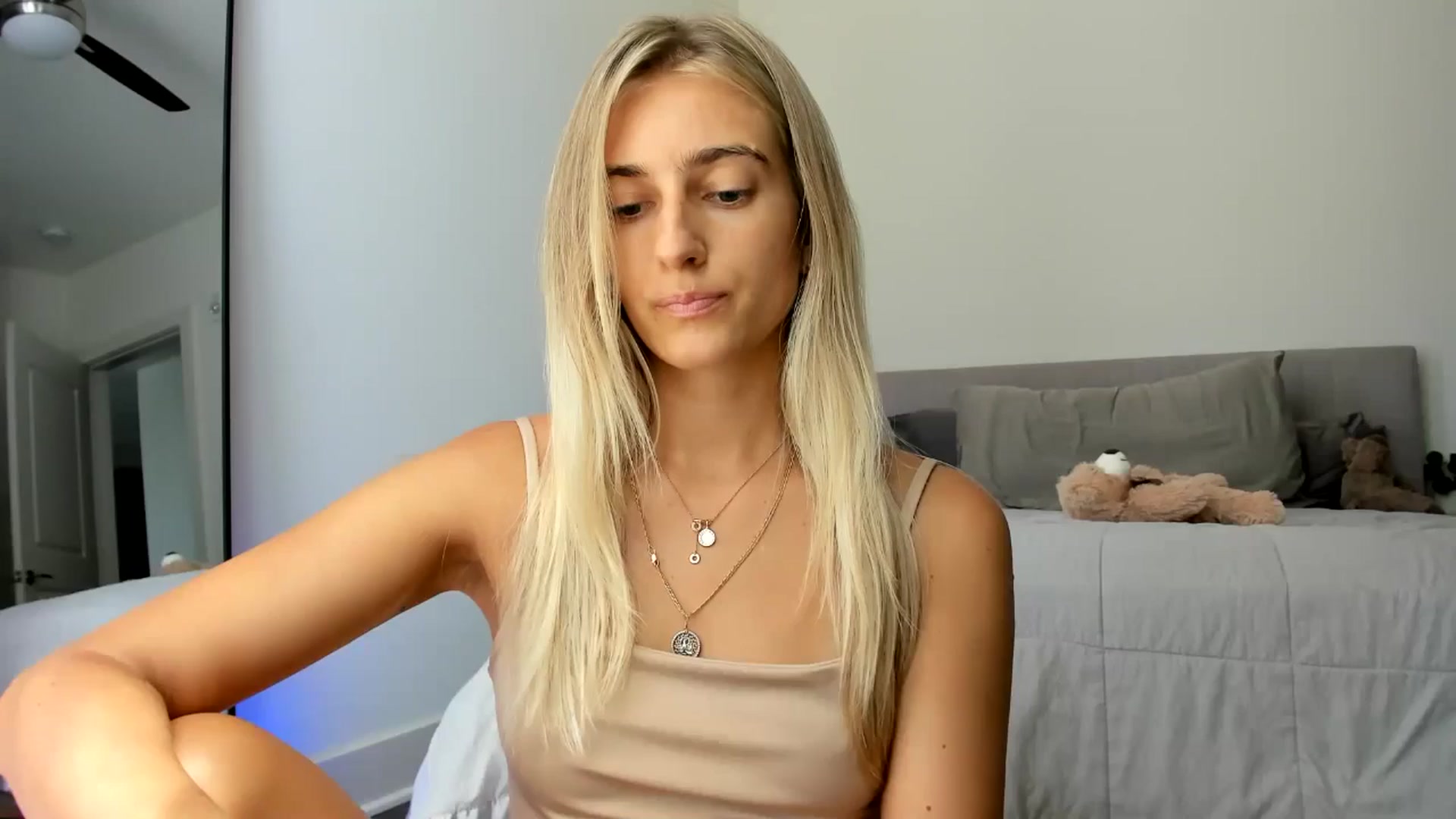 Gallery image thumbnail from Vodka_Queen's myfreecams stream on, 08/03/2024, 23:54 image 4 of 20