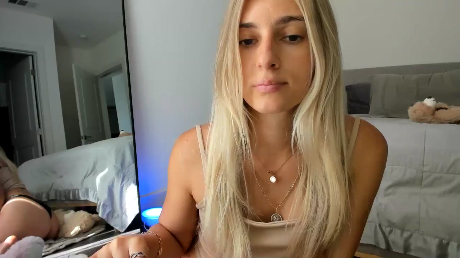 Gallery image thumbnail from Vodka_Queen's myfreecams stream on, 08/03/2024, 23:54 image 11 of 20