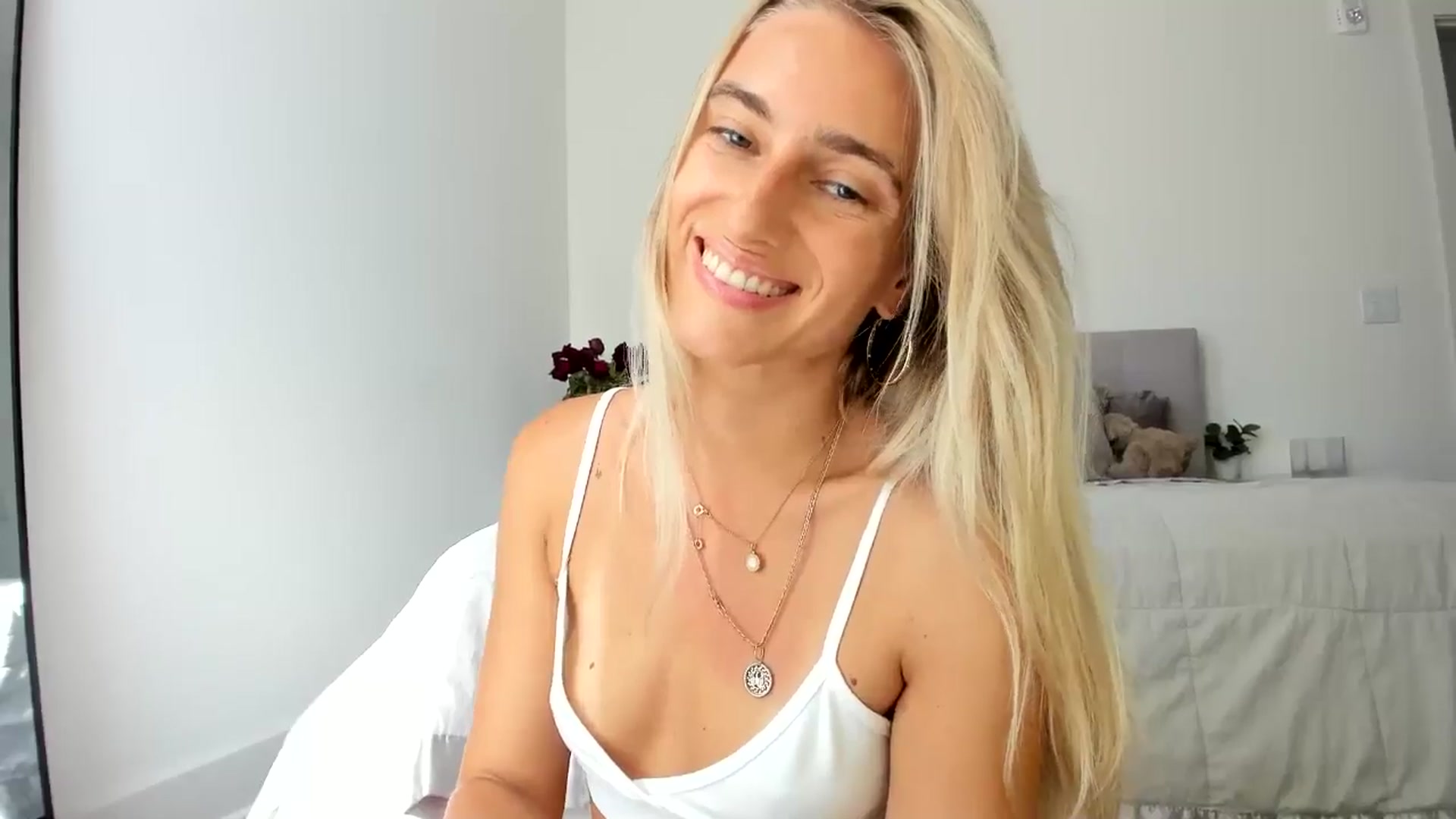 Gallery image thumbnail from Vodka_Queen's myfreecams stream on, 08/04/2024, 23:18 image 20 of 20