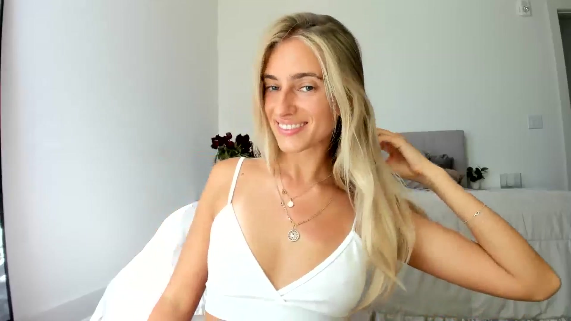 Gallery image thumbnail from Vodka_Queen's myfreecams stream on, 08/04/2024, 23:18 image 18 of 20