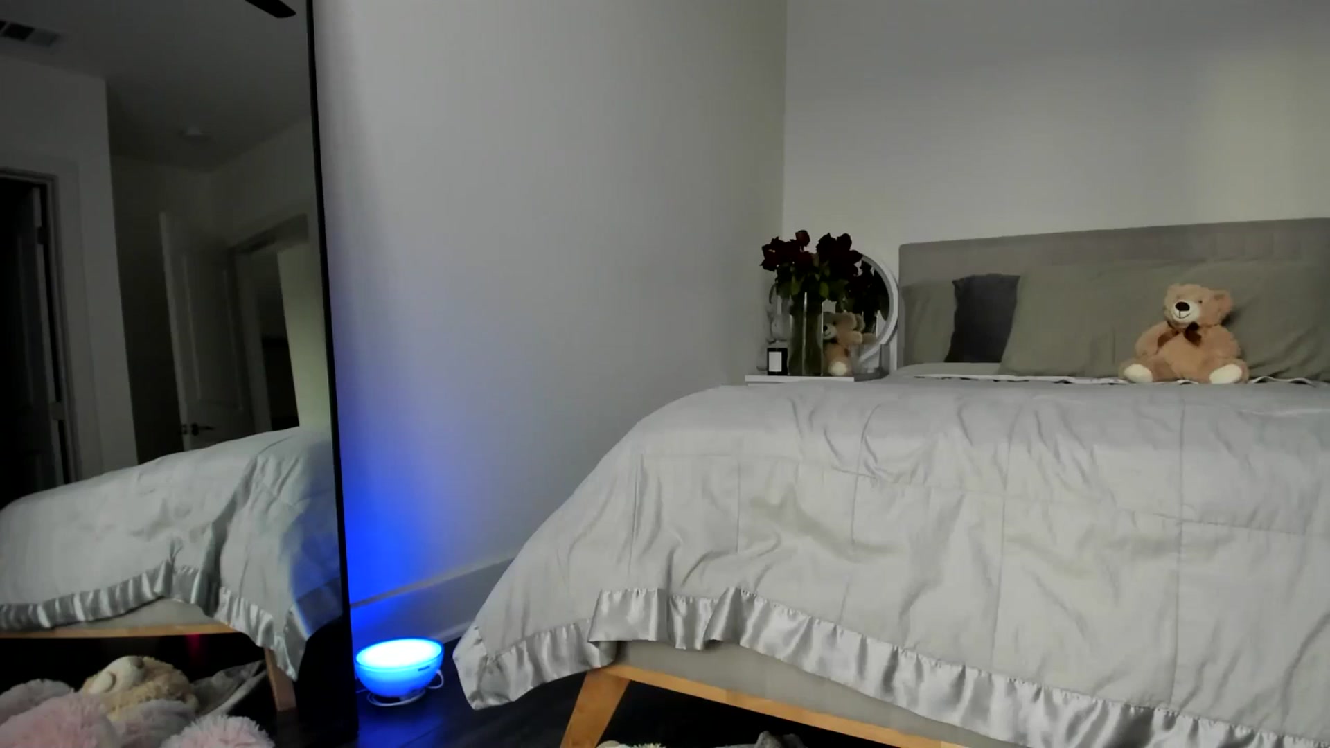 Gallery image thumbnail from Vodka_Queen's myfreecams stream on, 08/05/2024, 03:05 image 14 of 20