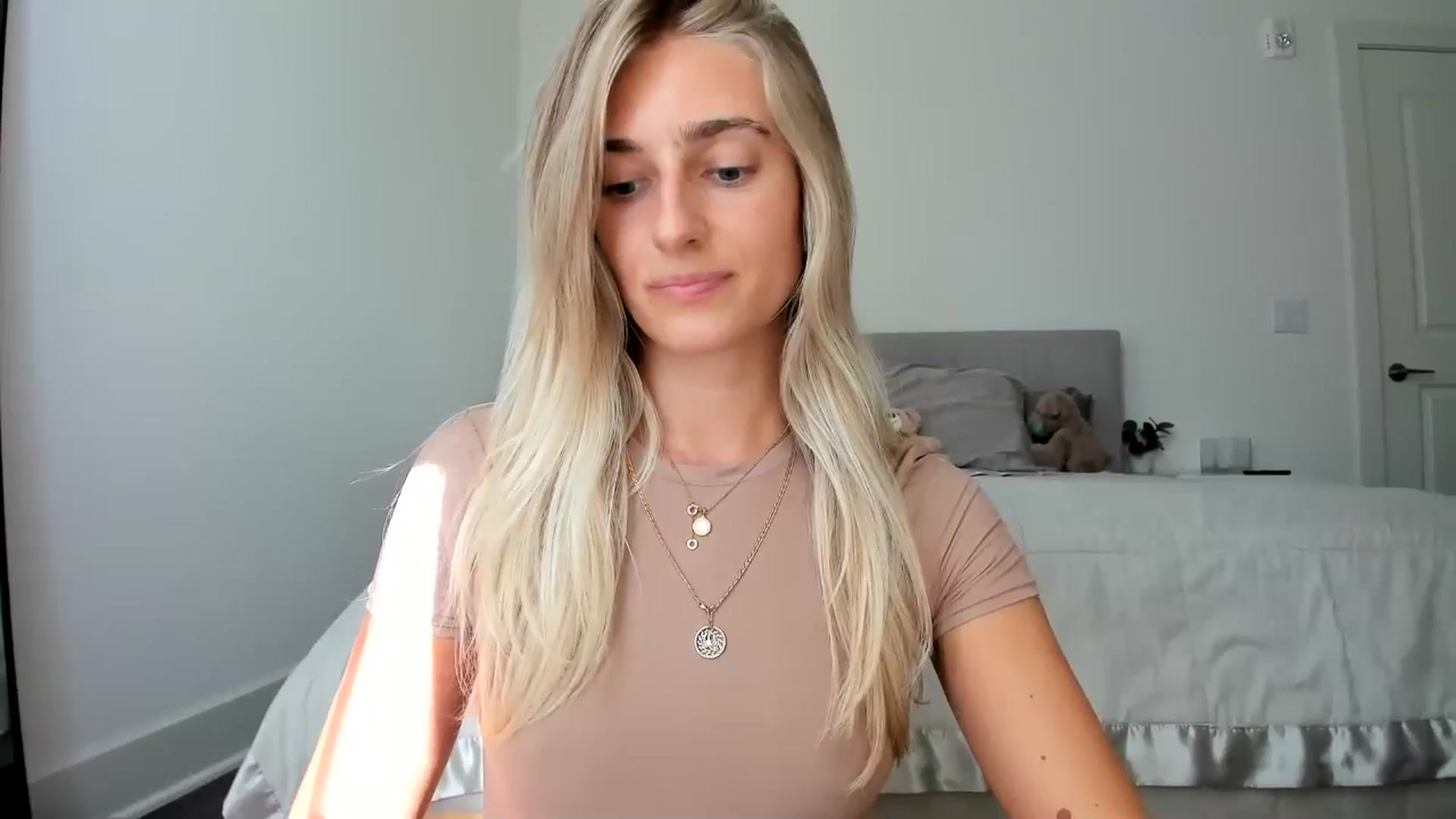 Gallery image thumbnail from Vodka_Queen's myfreecams stream on, 08/07/2024, 24:43 image 18 of 20