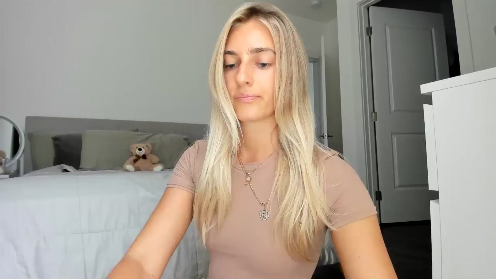 Gallery image thumbnail from Vodka_Queen's myfreecams stream on, 08/07/2024, 23:06 image 1 of 20