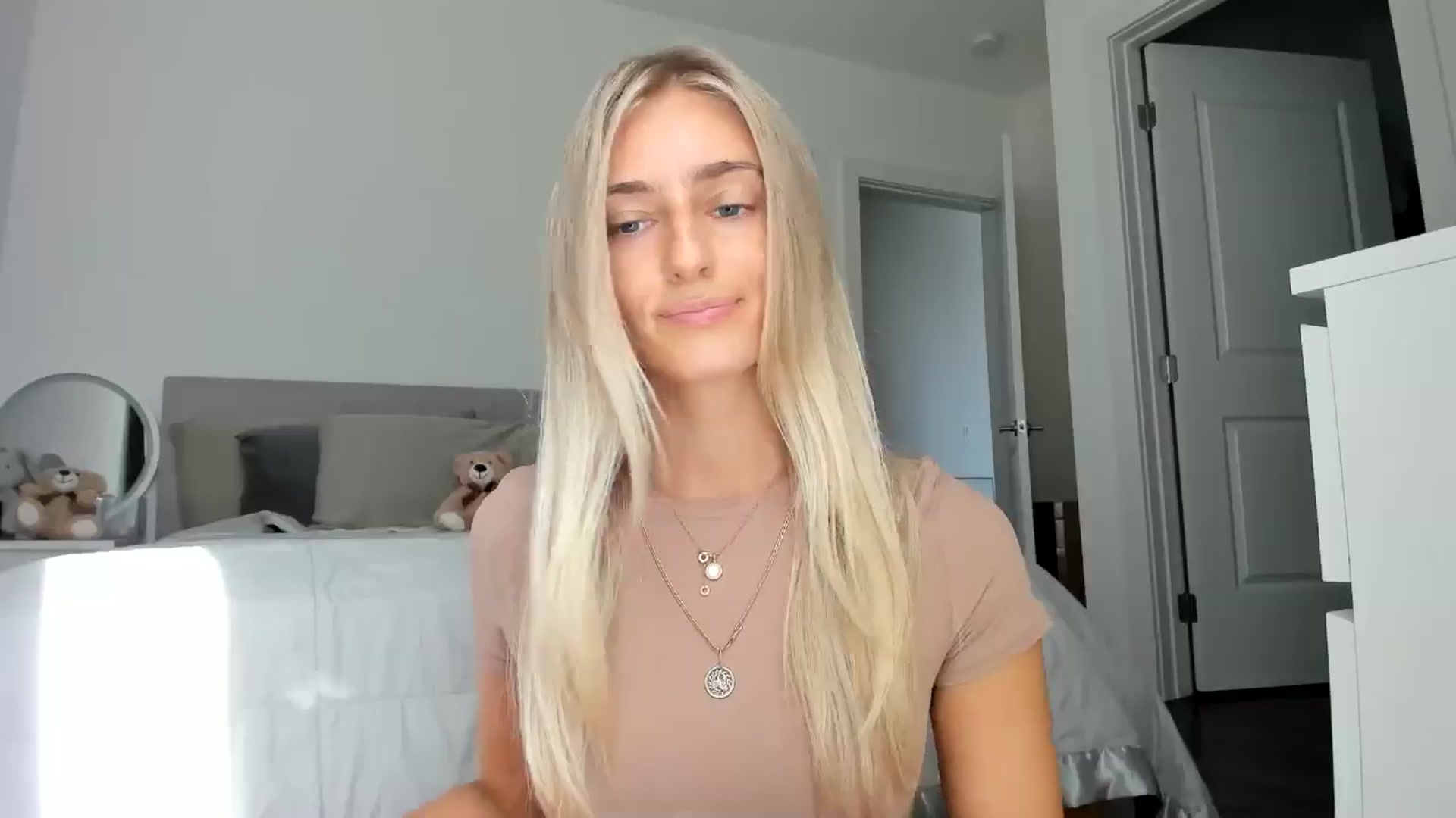 Gallery image thumbnail from Vodka_Queen's myfreecams stream on, 08/07/2024, 23:06 image 18 of 20