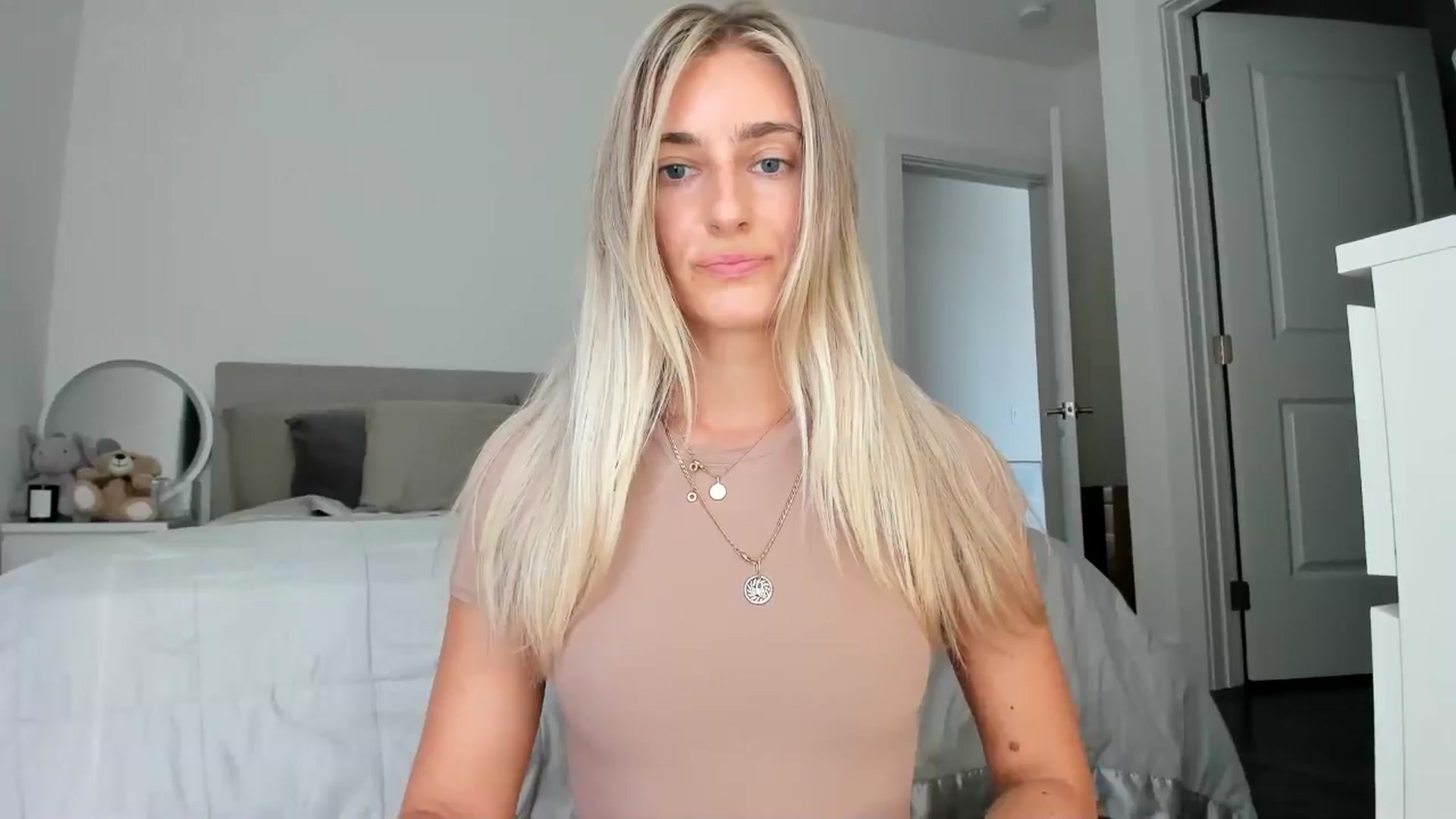 Gallery image thumbnail from Vodka_Queen's myfreecams stream on, 08/08/2024, 24:01 image 12 of 20
