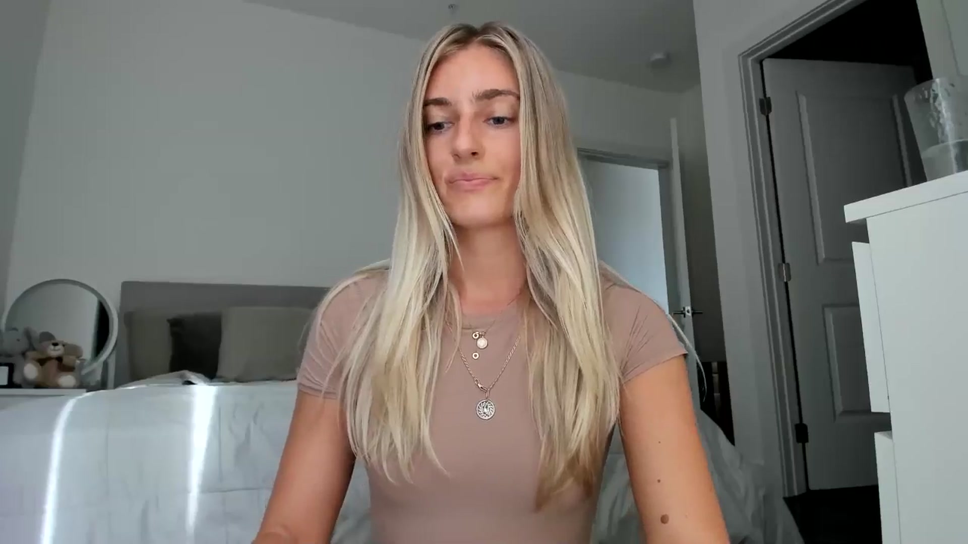 Gallery image thumbnail from Vodka_Queen's myfreecams stream on, 08/08/2024, 24:01 image 20 of 20