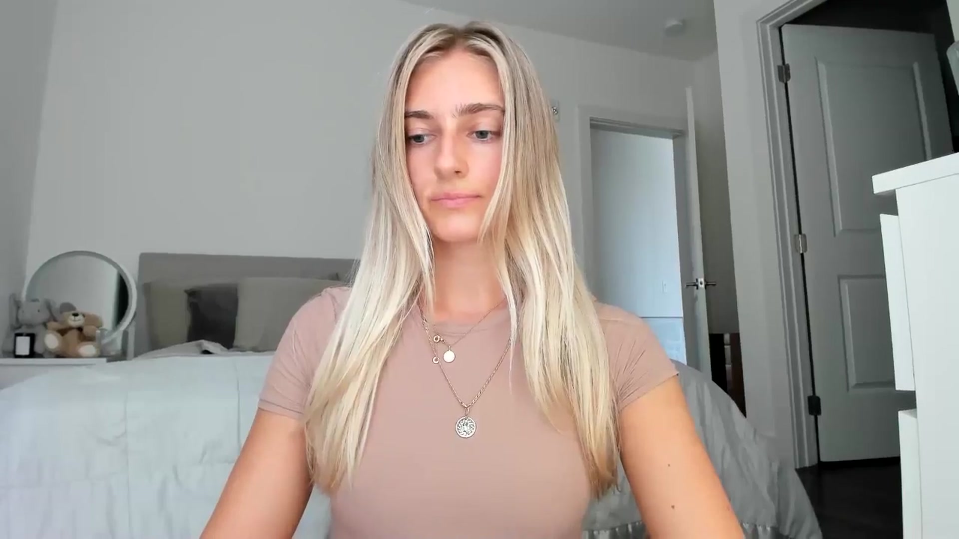 Gallery image thumbnail from Vodka_Queen's myfreecams stream on, 08/08/2024, 24:01 image 14 of 20
