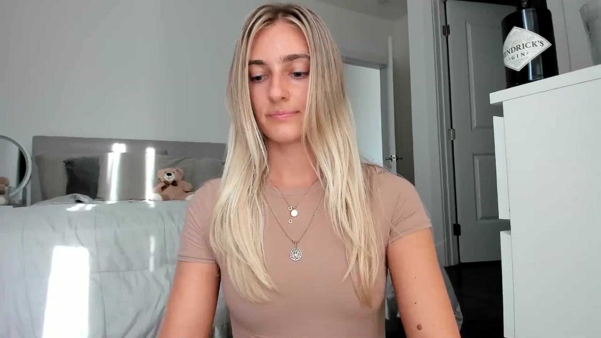 Gallery image thumbnail from Vodka_Queen's myfreecams stream on, 08/08/2024, 01:06 image 18 of 20