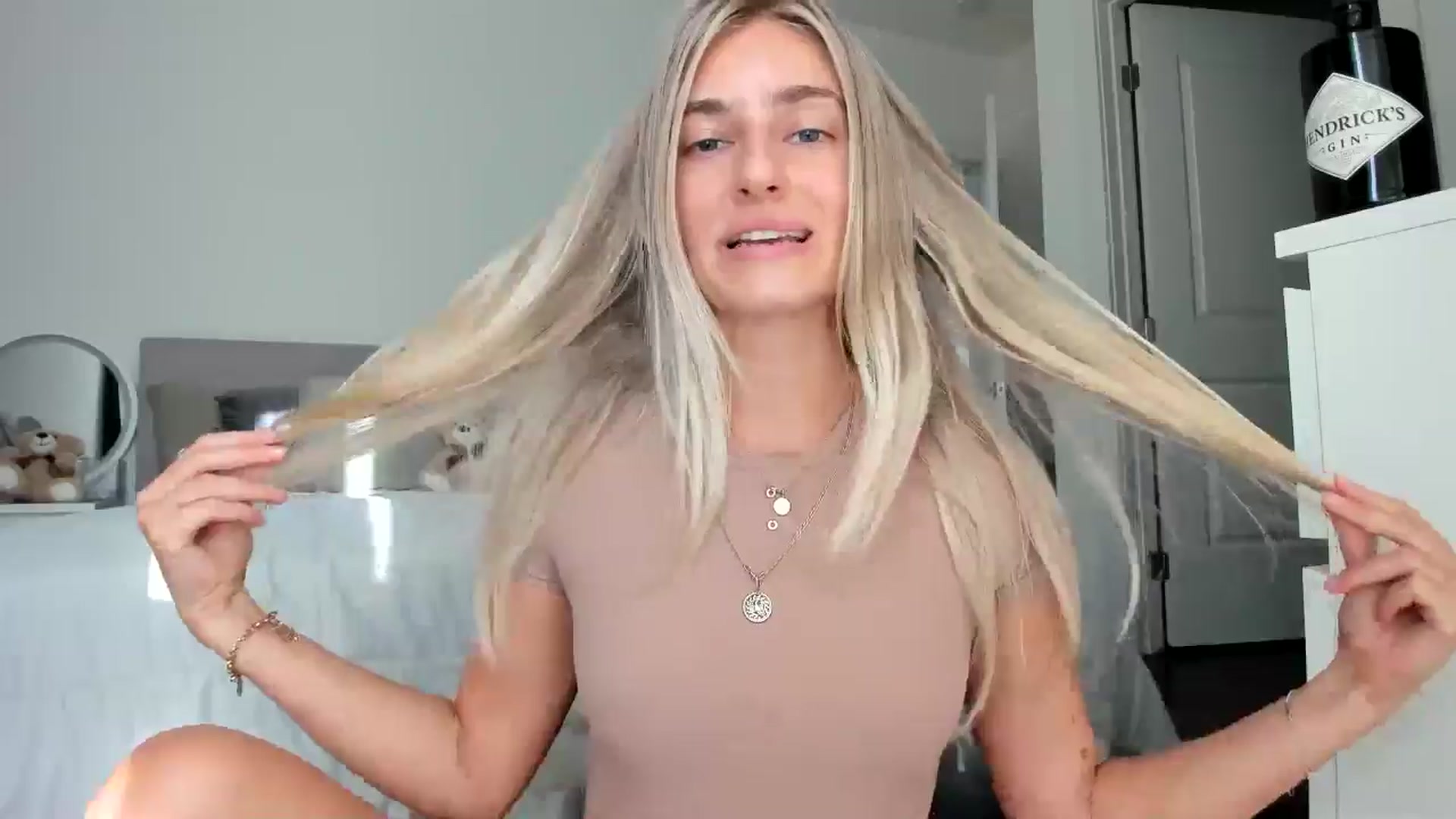 Gallery image thumbnail from Vodka_Queen's myfreecams stream on, 08/08/2024, 01:06 image 10 of 20
