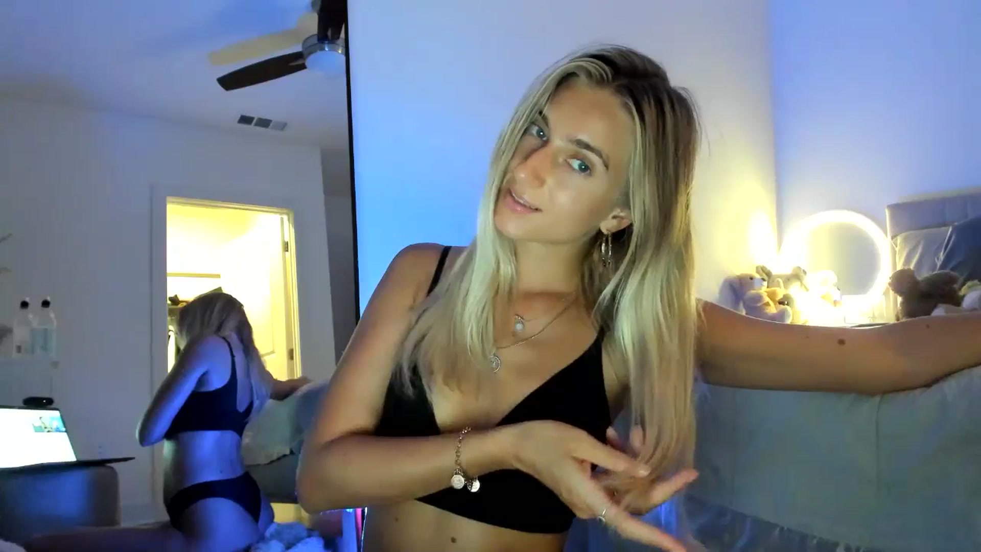 Gallery image thumbnail from Vodka_Queen's myfreecams stream on, 08/10/2024, 06:02 image 19 of 20