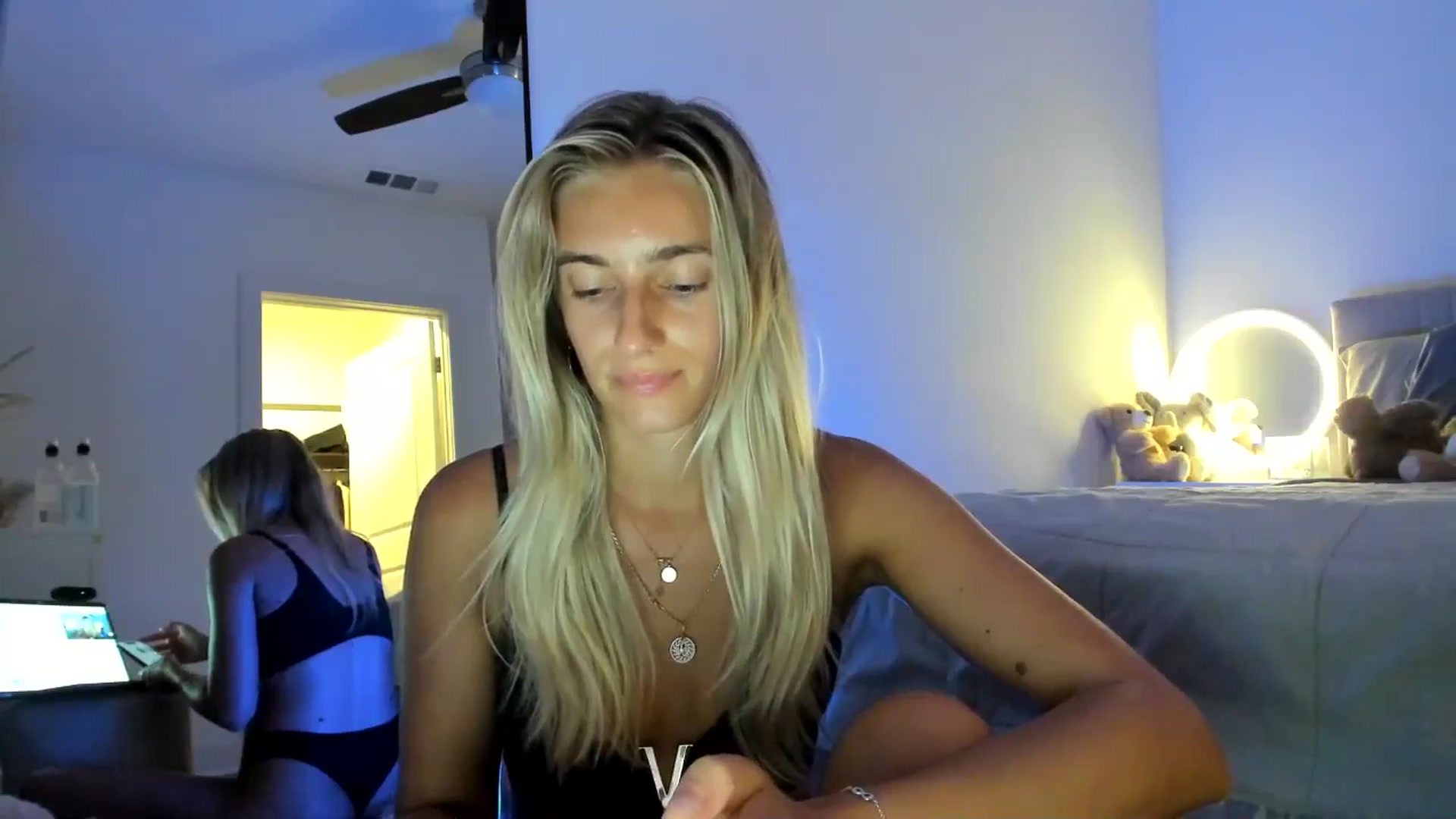 Gallery image thumbnail from Vodka_Queen's myfreecams stream on, 08/10/2024, 06:02 image 15 of 20