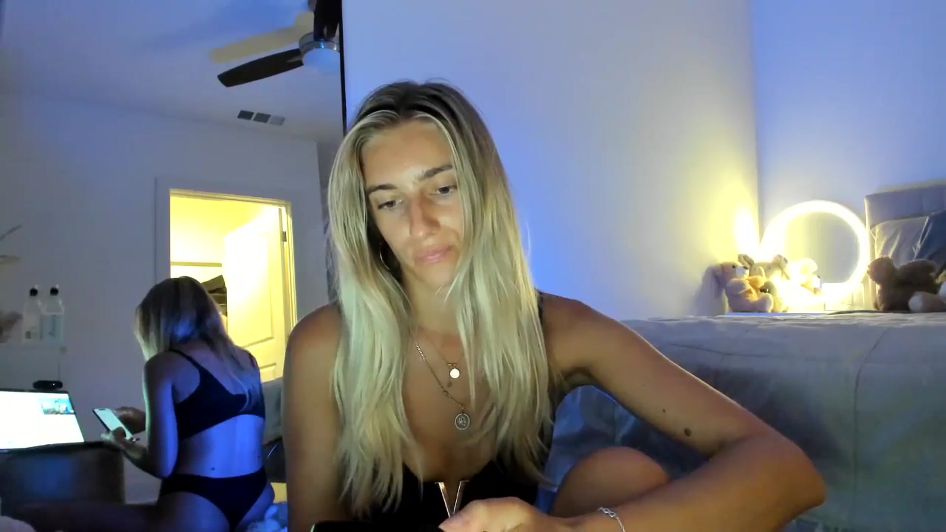Gallery image thumbnail from Vodka_Queen's myfreecams stream on, 08/10/2024, 06:02 image 16 of 20