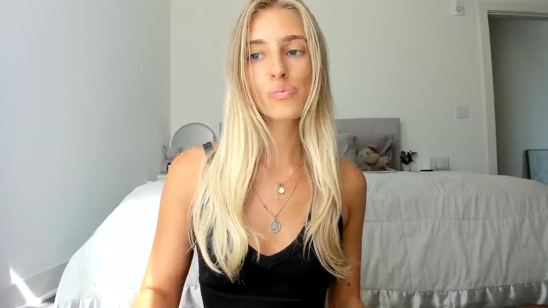 Gallery image thumbnail from Vodka_Queen's myfreecams stream on, 08/10/2024, 23:19 image 5 of 20