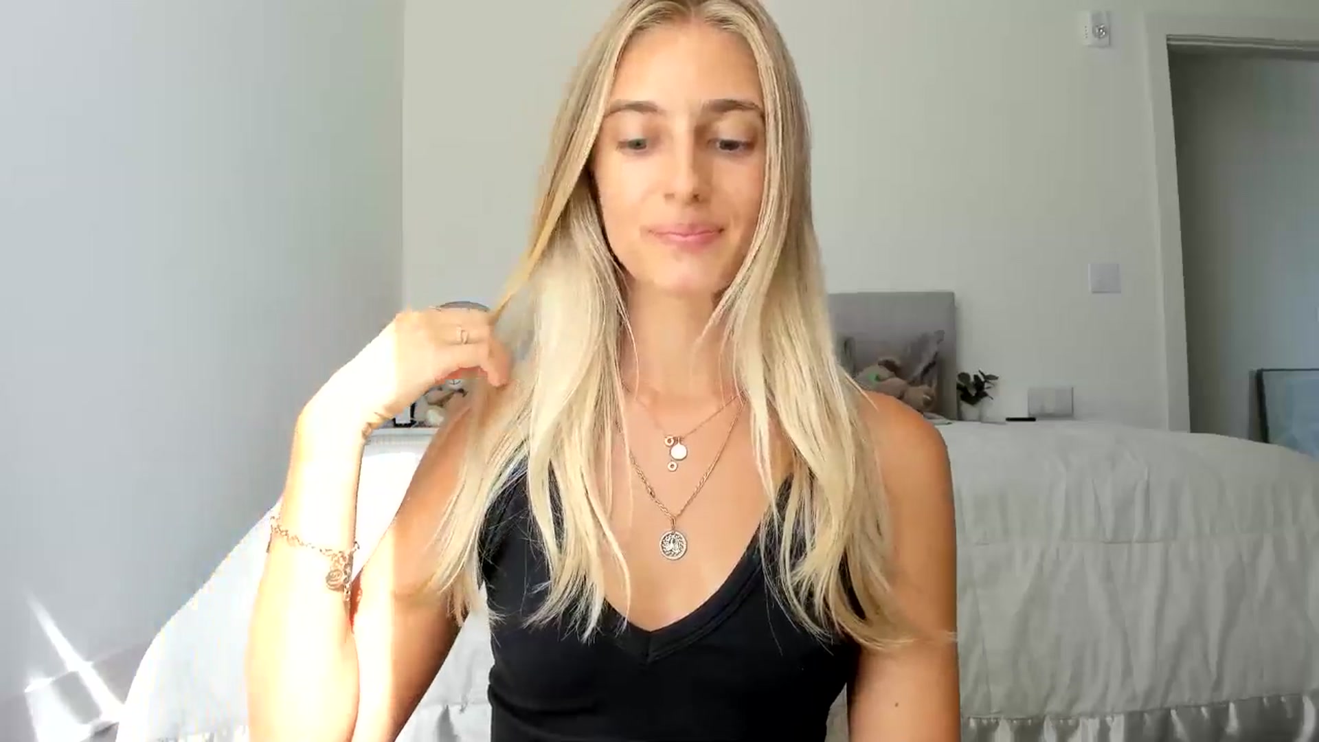 Gallery image thumbnail from Vodka_Queen's myfreecams stream on, 08/10/2024, 23:19 image 8 of 20