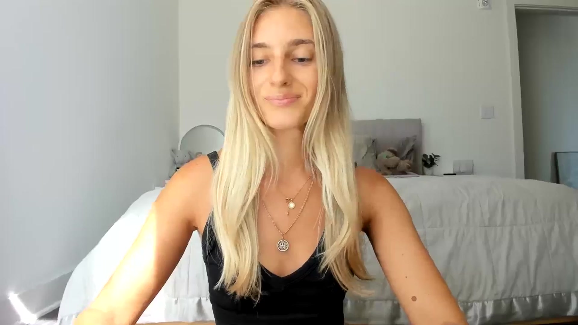 Gallery image thumbnail from Vodka_Queen's myfreecams stream on, 08/10/2024, 23:19 image 4 of 20