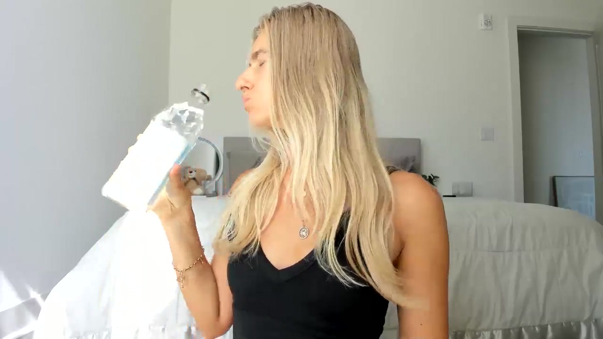 Gallery image thumbnail from Vodka_Queen's myfreecams stream on, 08/10/2024, 23:19 image 11 of 20