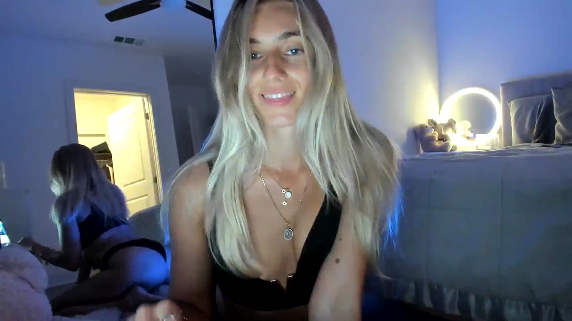 Gallery image thumbnail from Vodka_Queen's myfreecams stream on, 08/12/2024, 06:29 image 19 of 20