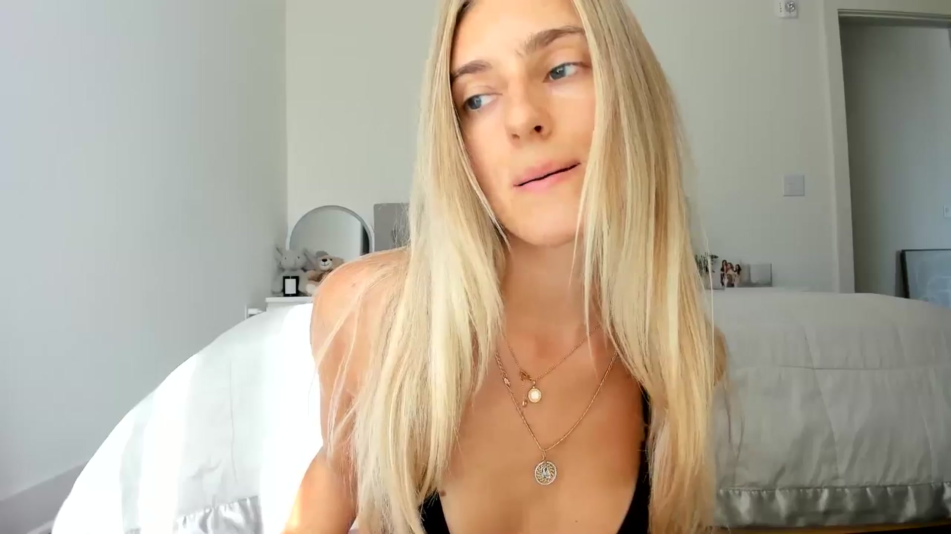 Gallery image thumbnail from Vodka_Queen's myfreecams stream on, 08/15/2024, 24:04 image 10 of 20