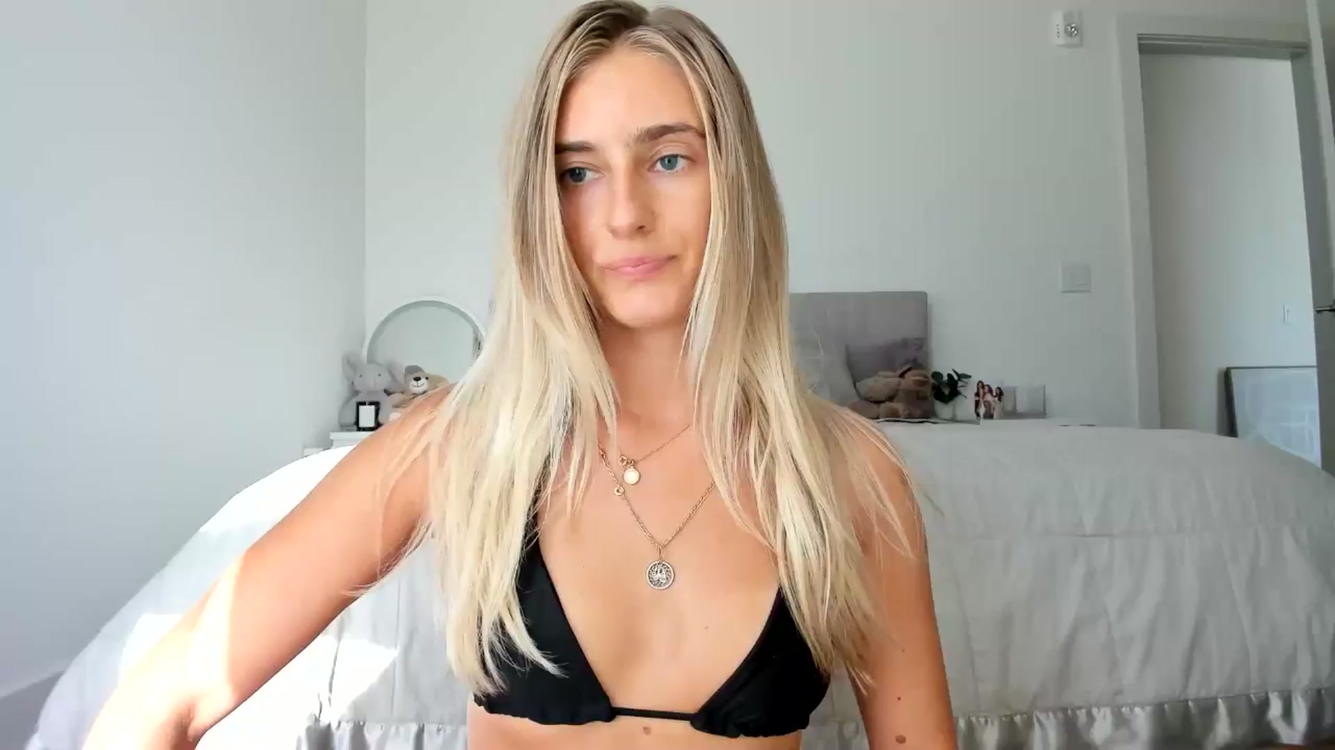Gallery image thumbnail from Vodka_Queen's myfreecams stream on, 08/15/2024, 01:00 image 4 of 20