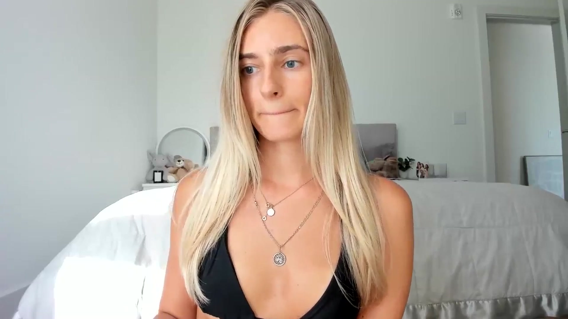 Gallery image thumbnail from Vodka_Queen's myfreecams stream on, 08/15/2024, 01:00 image 5 of 20