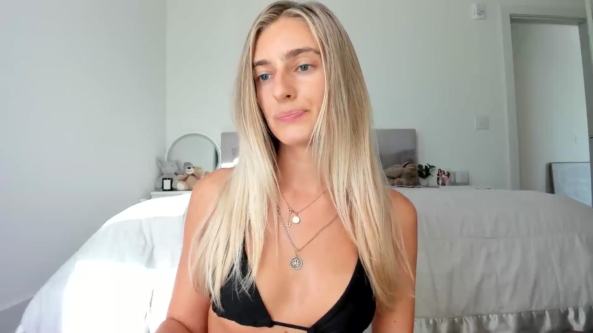 Gallery image thumbnail from Vodka_Queen's myfreecams stream on, 08/15/2024, 01:00 image 7 of 20