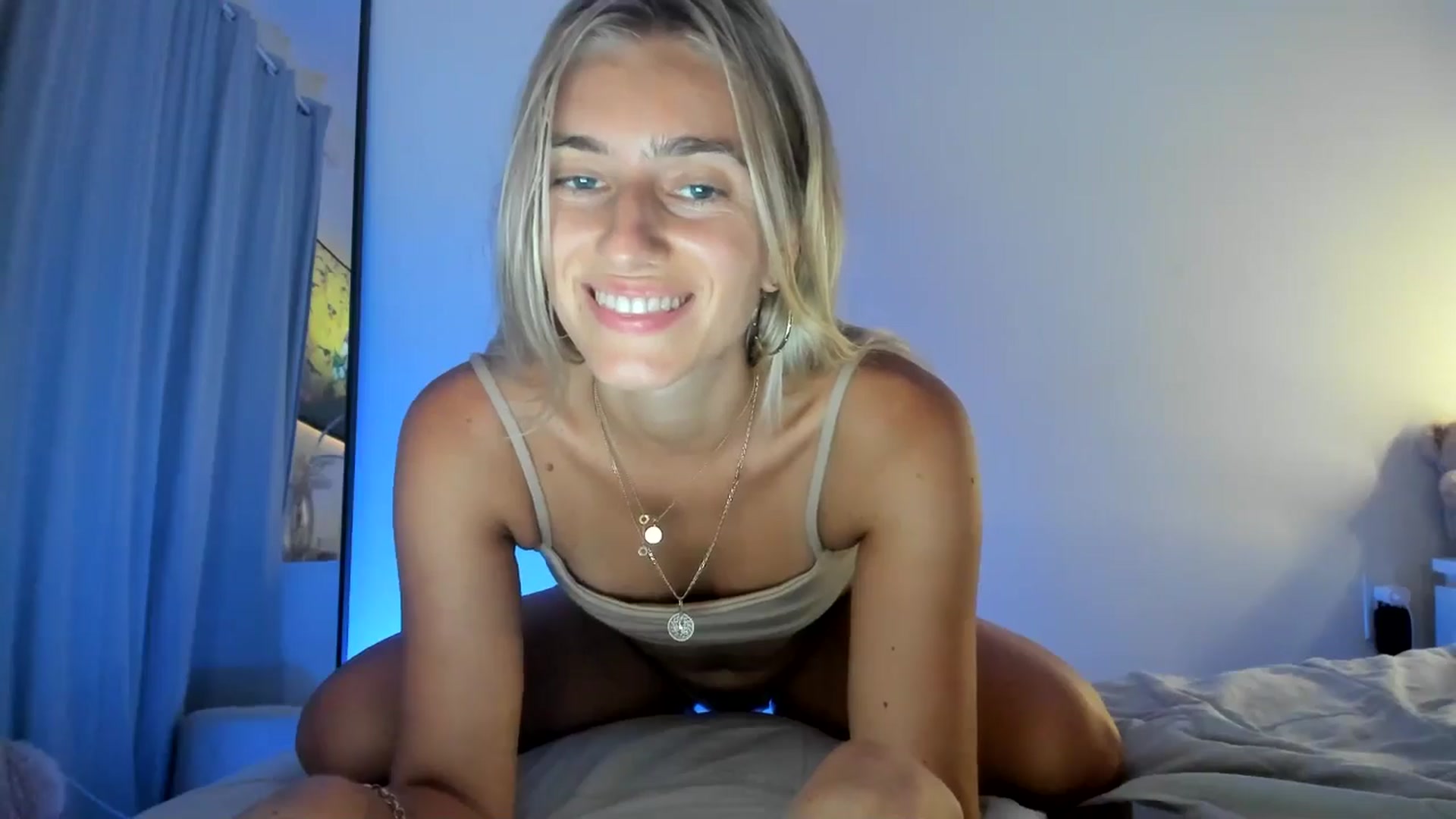 Gallery image thumbnail from Vodka_Queen's myfreecams stream on, 08/17/2024, 05:58 image 10 of 20