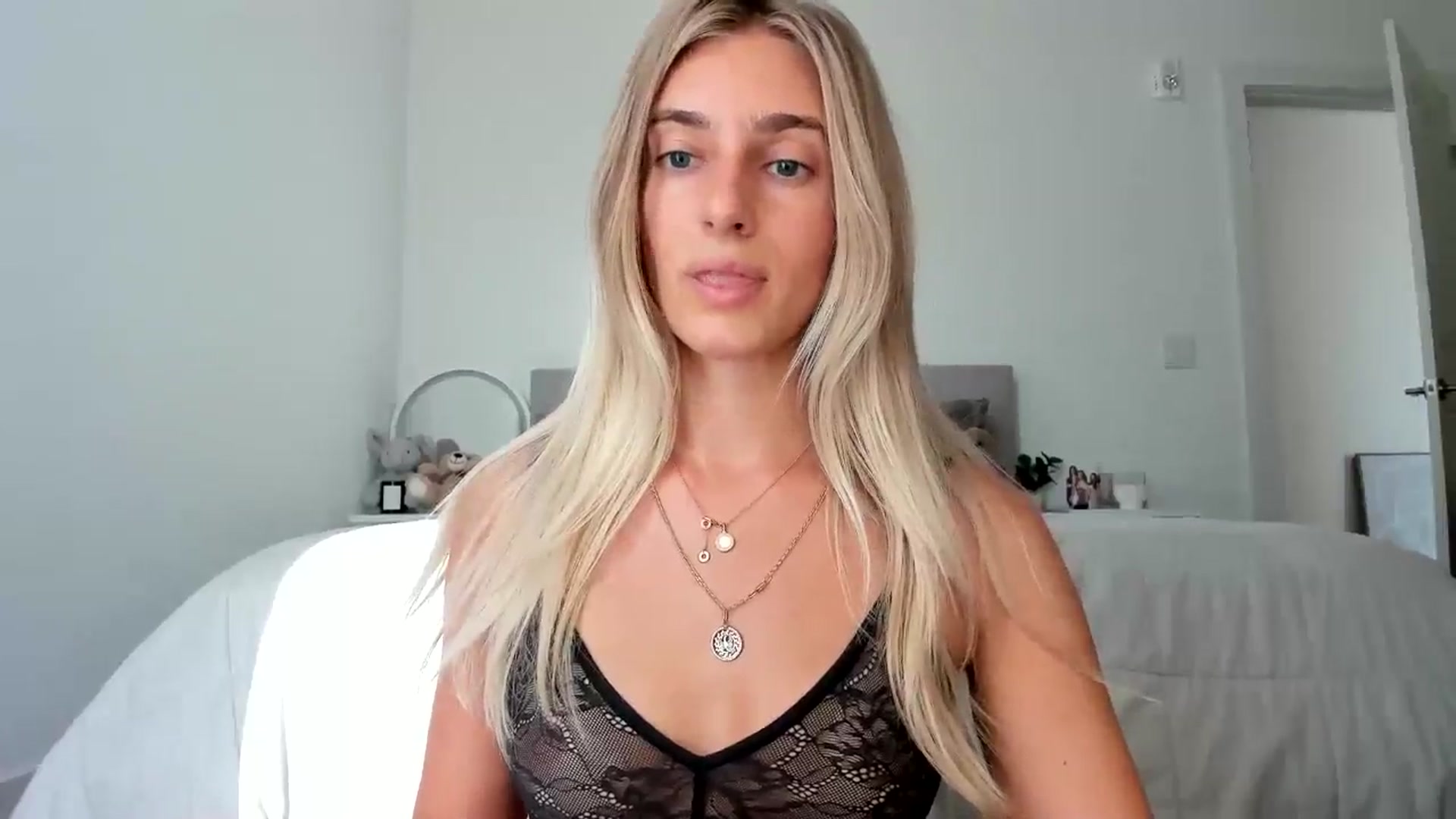 Gallery image thumbnail from Vodka_Queen's myfreecams stream on, 08/19/2024, 02:34 image 5 of 20