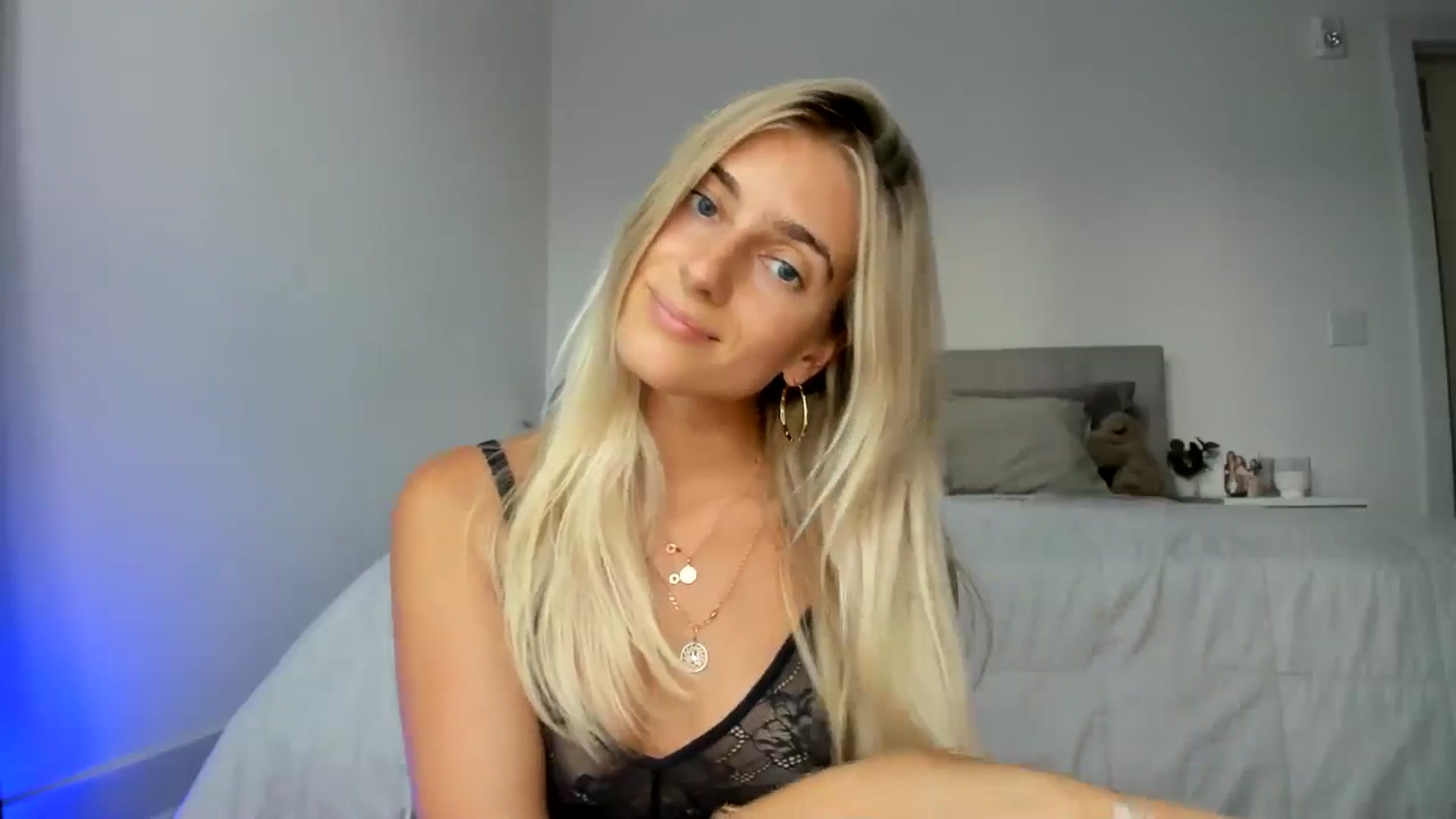 Gallery image thumbnail from Vodka_Queen's myfreecams stream on, 08/19/2024, 02:34 image 11 of 20