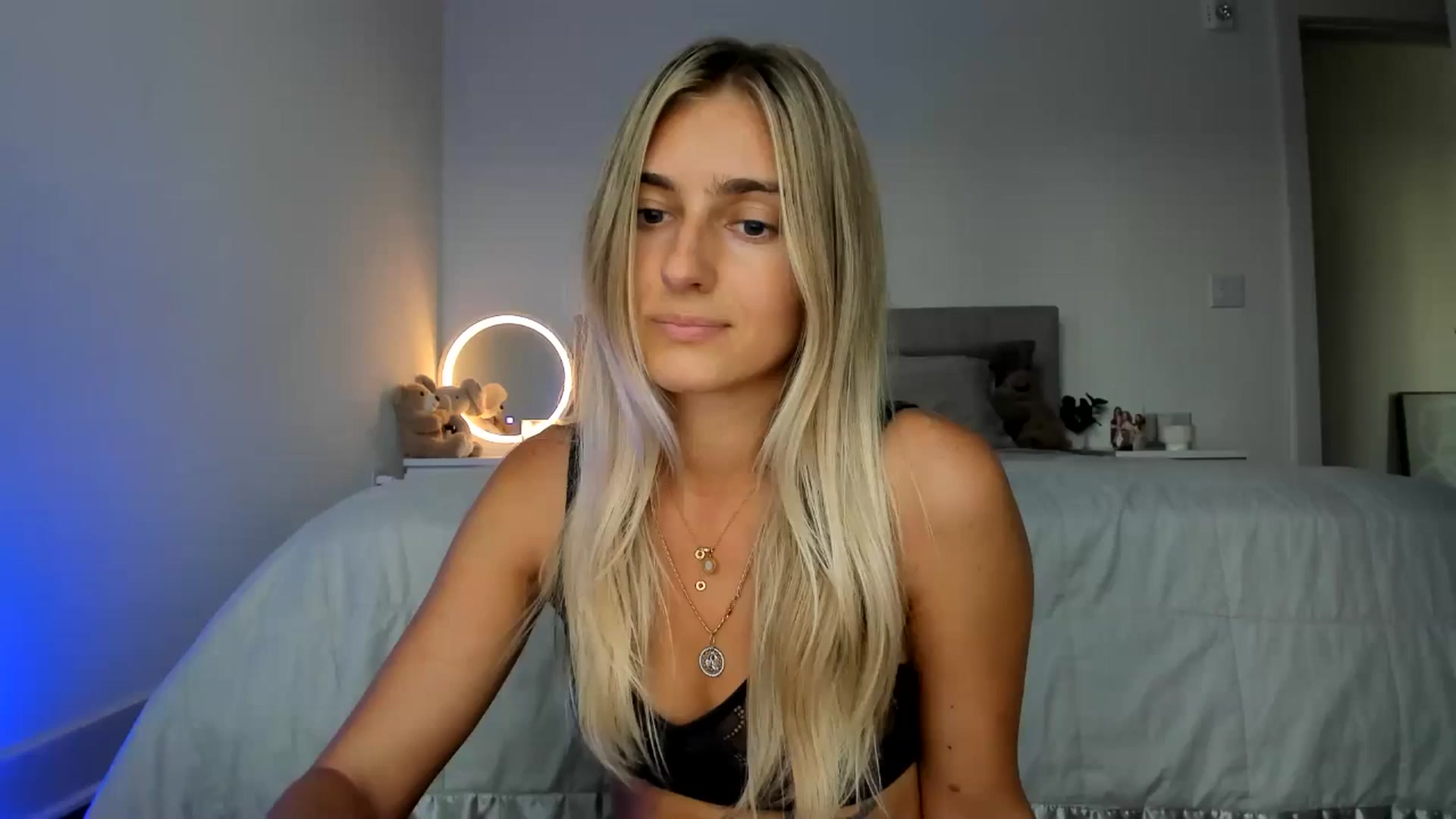 Gallery image thumbnail from Vodka_Queen's myfreecams stream on, 08/19/2024, 02:34 image 19 of 20