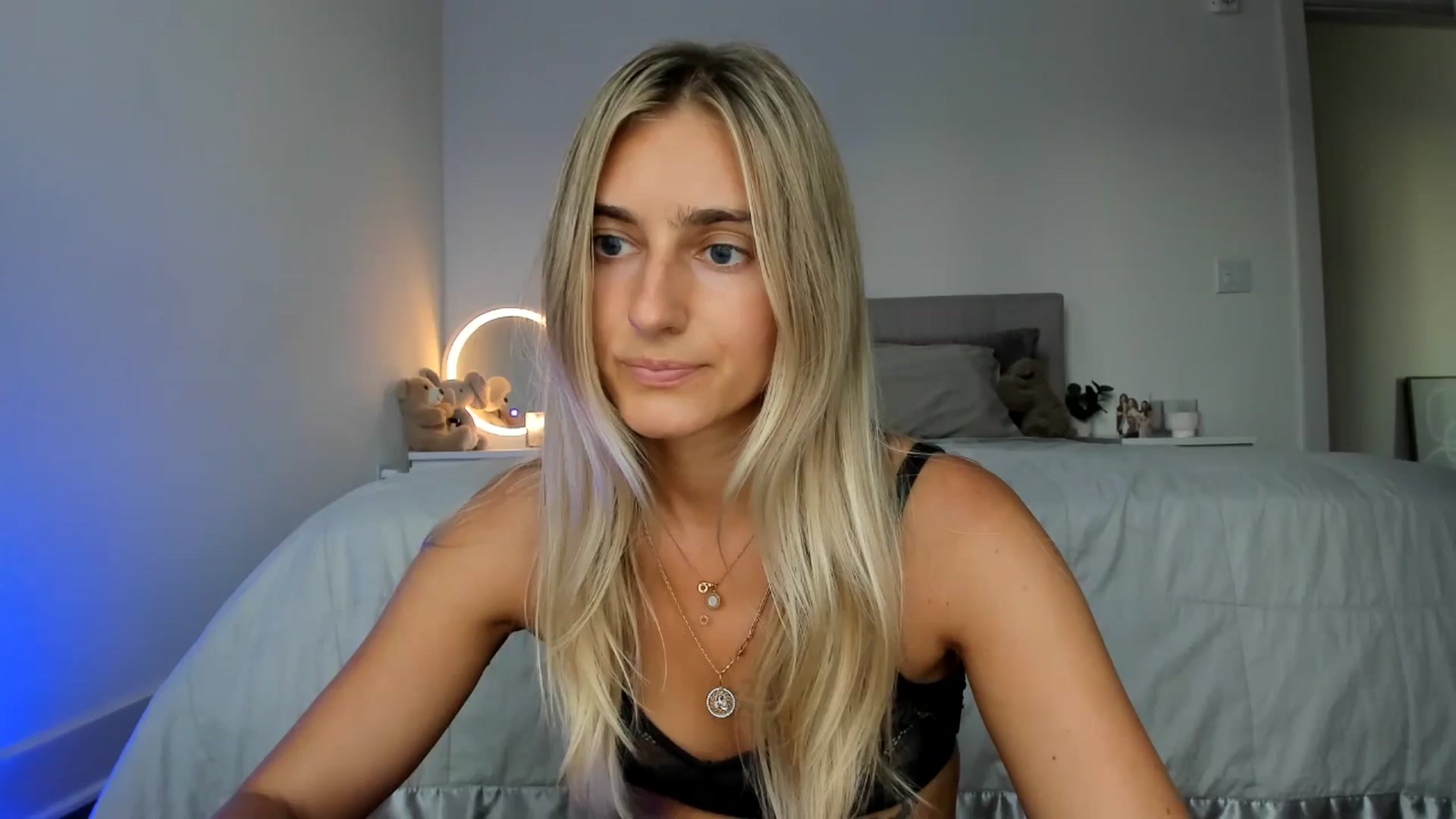 Gallery image thumbnail from Vodka_Queen's myfreecams stream on, 08/19/2024, 02:34 image 18 of 20
