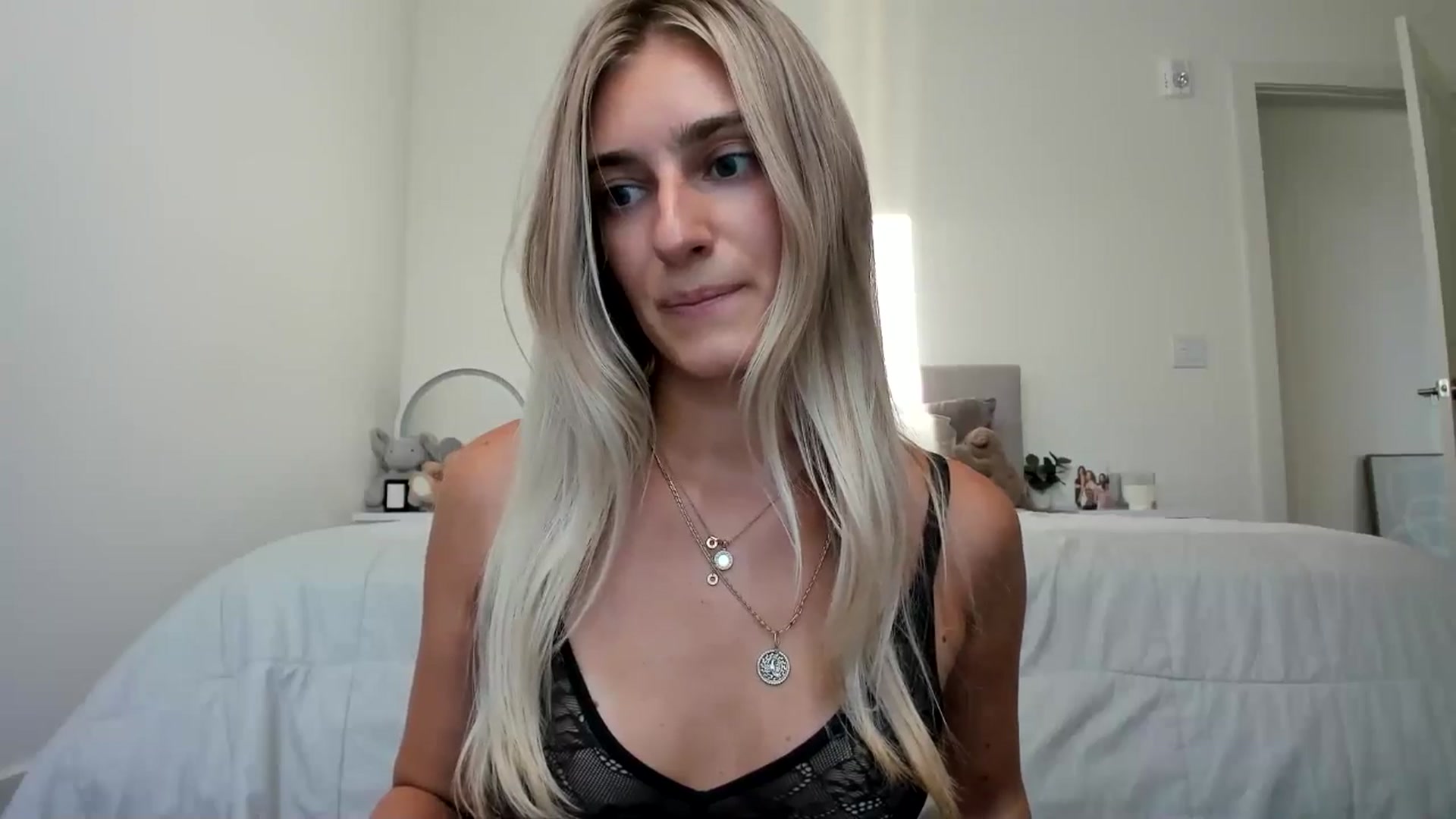 Gallery image thumbnail from Vodka_Queen's myfreecams stream on, 08/19/2024, 02:34 image 7 of 20