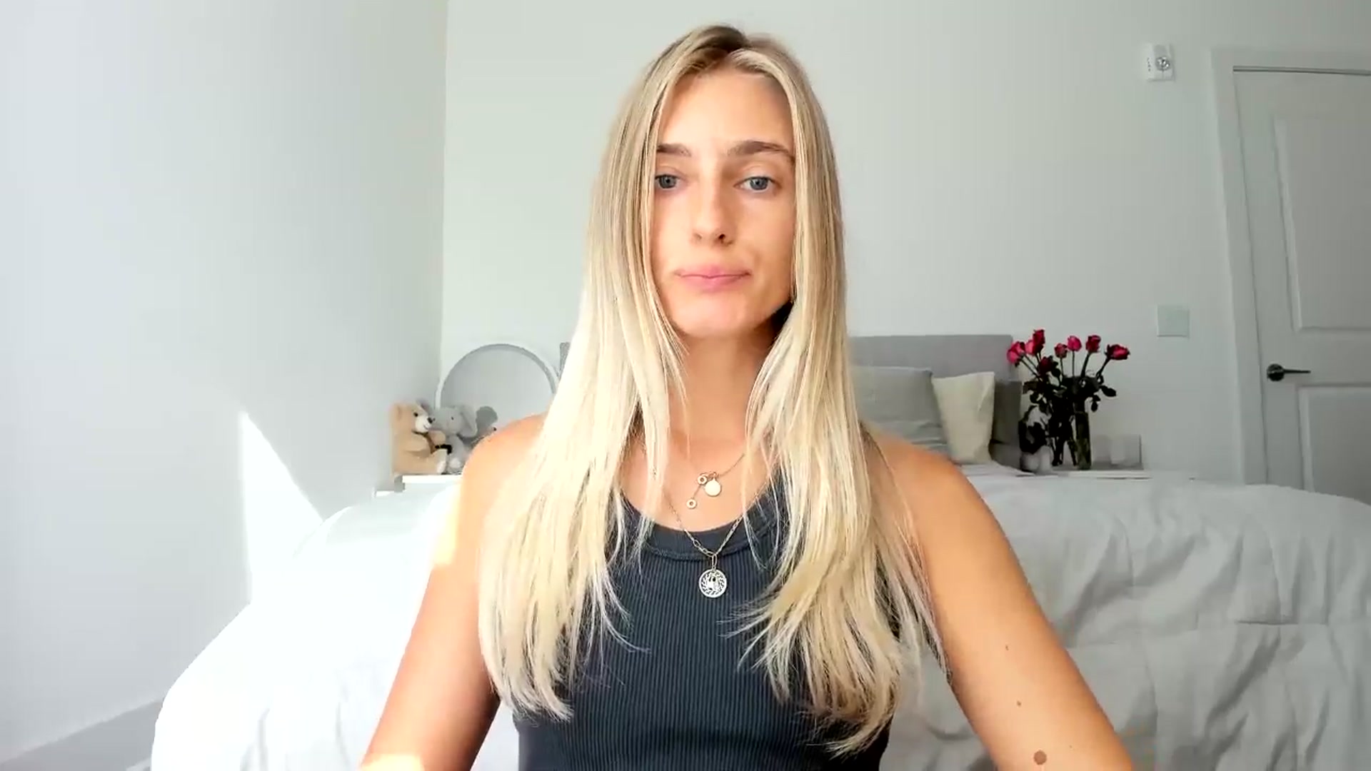Gallery image thumbnail from Vodka_Queen's myfreecams stream on, 08/22/2024, 23:51 image 19 of 20
