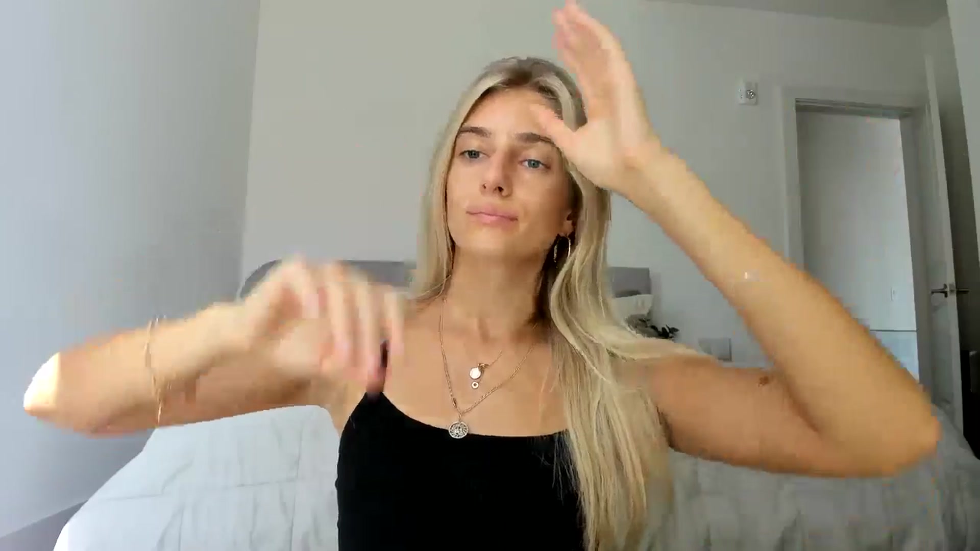 Gallery image thumbnail from Vodka_Queen's myfreecams stream on, 08/25/2024, 23:59 image 4 of 20