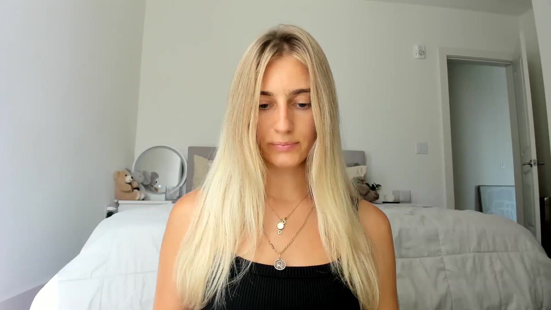Gallery image thumbnail from Vodka_Queen's myfreecams stream on, 08/25/2024, 23:59 image 5 of 20