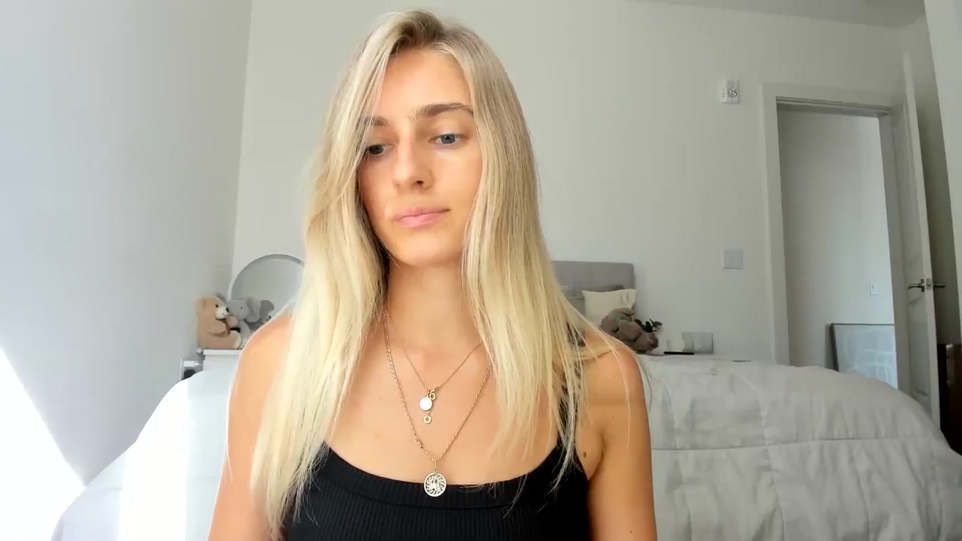 Gallery image thumbnail from Vodka_Queen's myfreecams stream on, 08/25/2024, 23:59 image 10 of 20