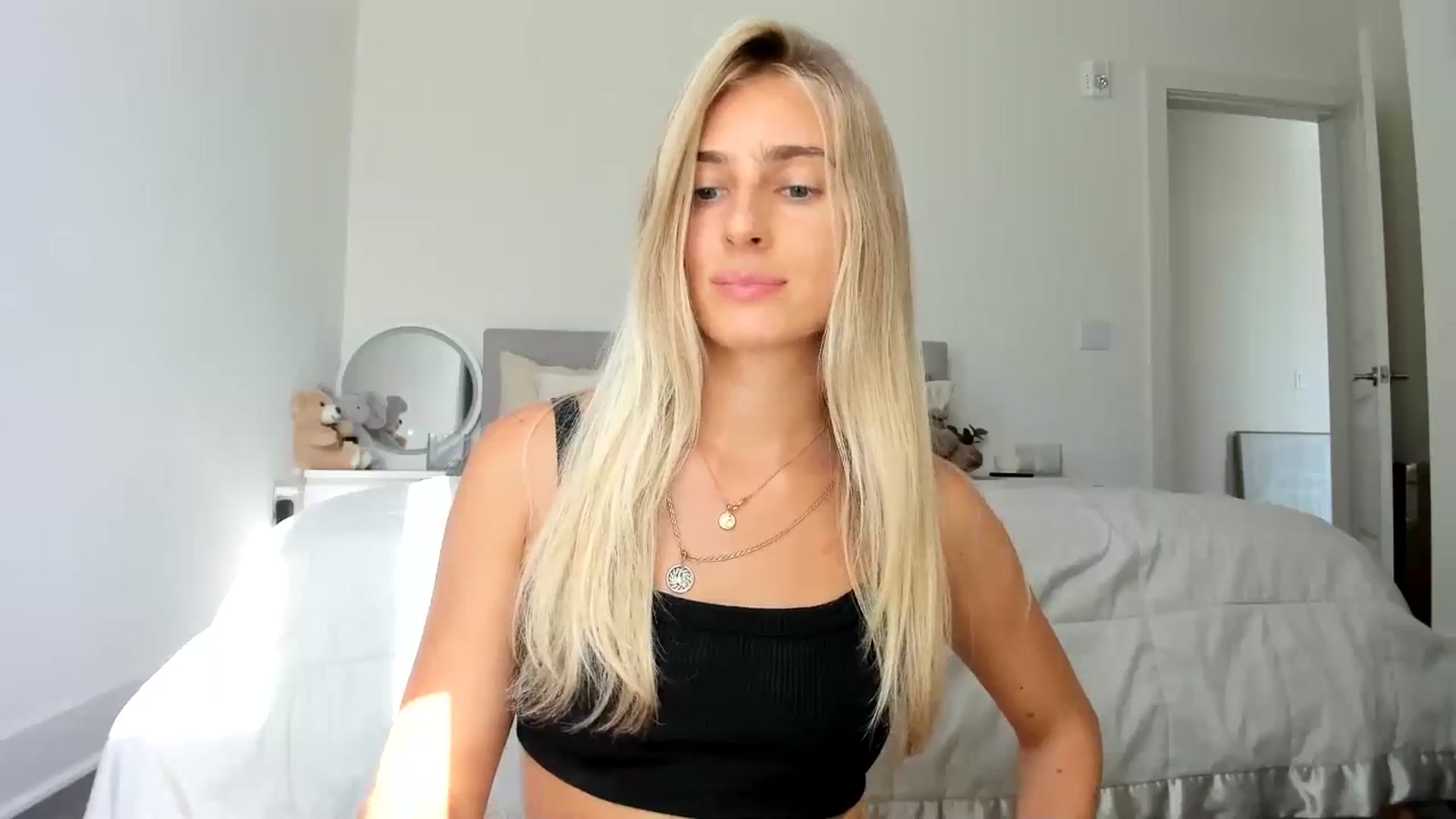 Gallery image thumbnail from Vodka_Queen's myfreecams stream on, 08/25/2024, 23:59 image 18 of 20
