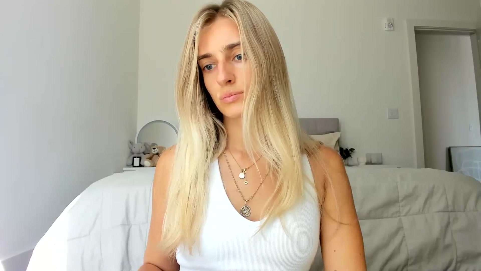 Gallery image thumbnail from Vodka_Queen's myfreecams stream on, 08/27/2024, 24:28 image 2 of 20