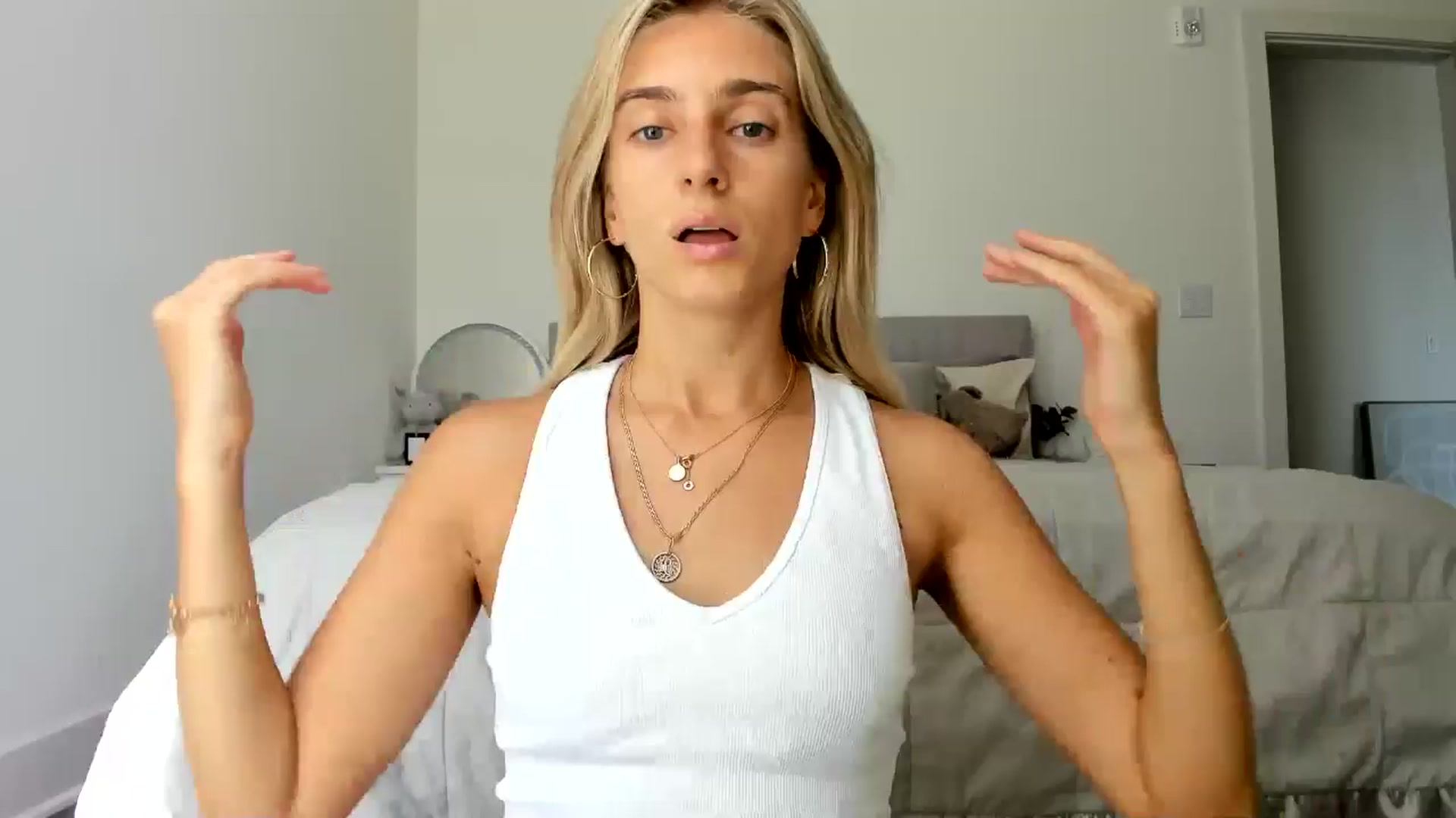 Gallery image thumbnail from Vodka_Queen's myfreecams stream on, 08/27/2024, 24:28 image 1 of 20