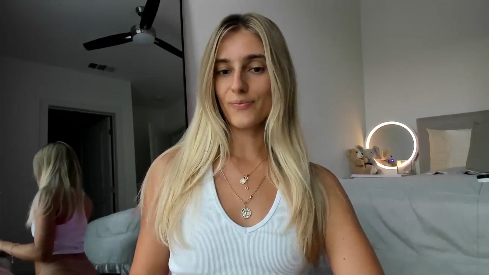 Gallery image thumbnail from Vodka_Queen's myfreecams stream on, 08/27/2024, 02:30 image 15 of 20