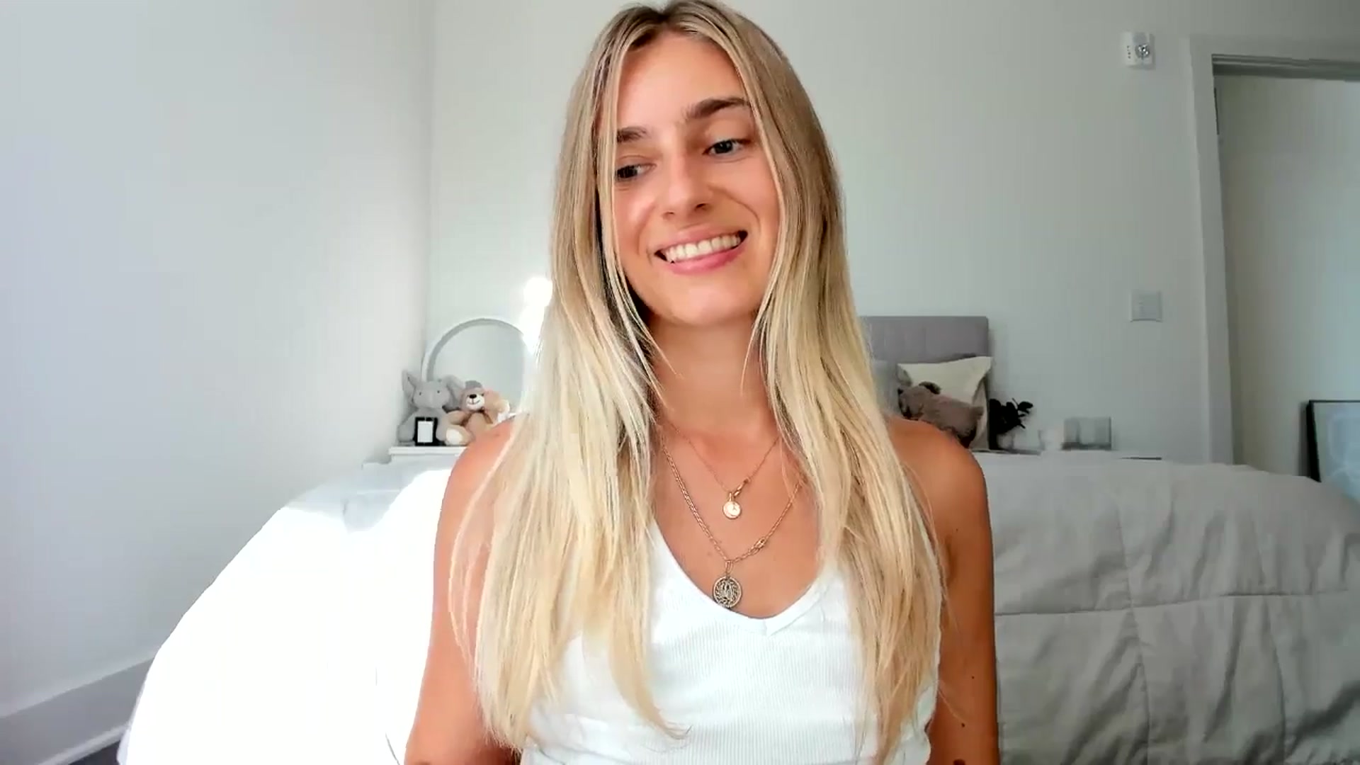 Gallery image thumbnail from Vodka_Queen's myfreecams stream on, 08/27/2024, 02:30 image 4 of 20