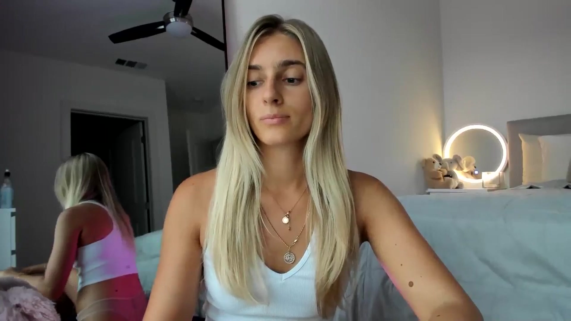 Gallery image thumbnail from Vodka_Queen's myfreecams stream on, 08/27/2024, 02:30 image 19 of 20