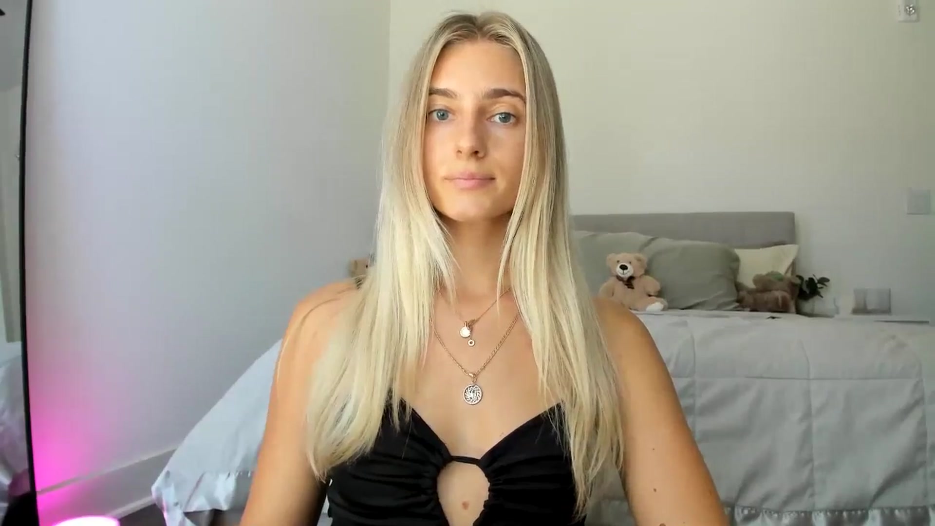 Gallery image thumbnail from Vodka_Queen's myfreecams stream on, 08/27/2024, 21:29 image 8 of 20