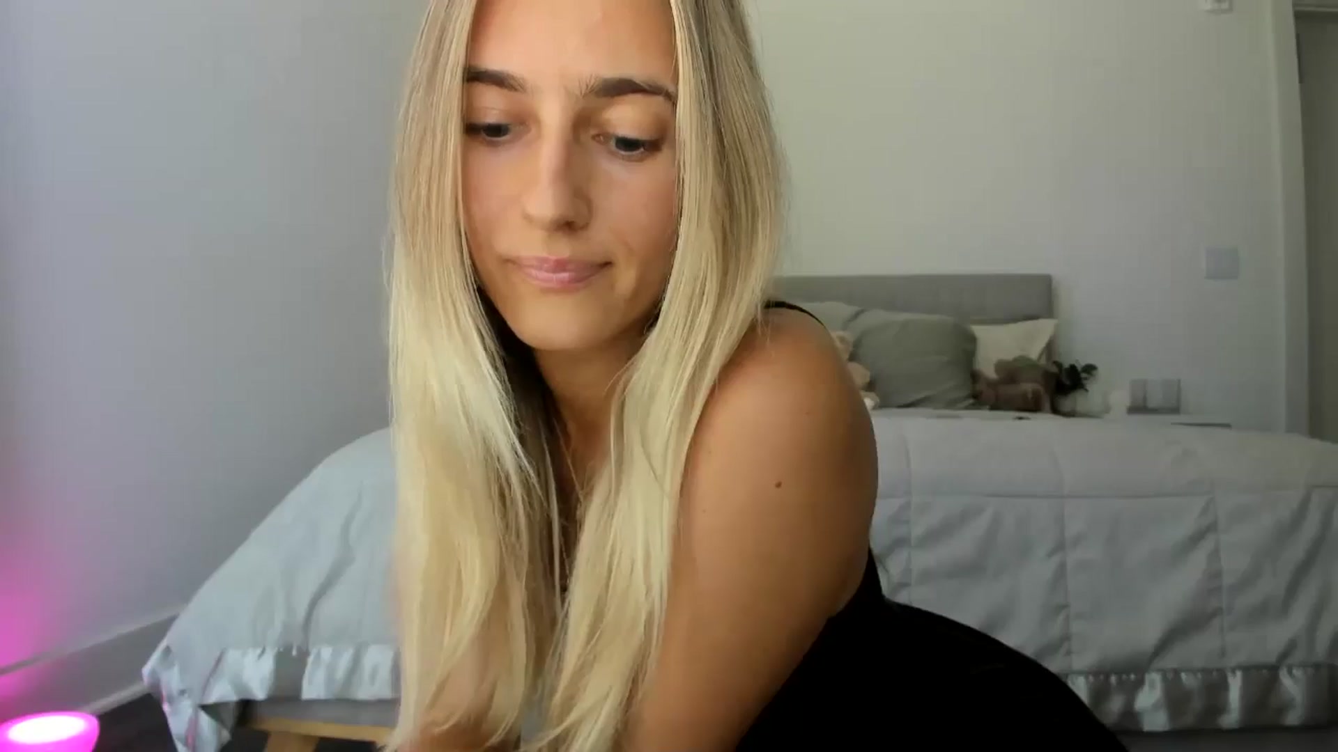 Gallery image thumbnail from Vodka_Queen's myfreecams stream on, 08/27/2024, 21:29 image 11 of 20