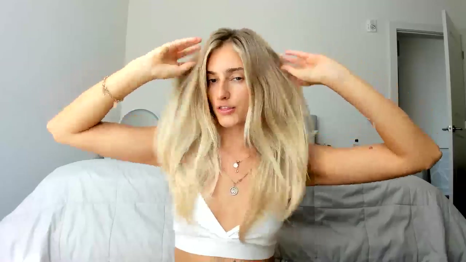Gallery image thumbnail from Vodka_Queen's myfreecams stream on, 08/28/2024, 23:13 image 3 of 20
