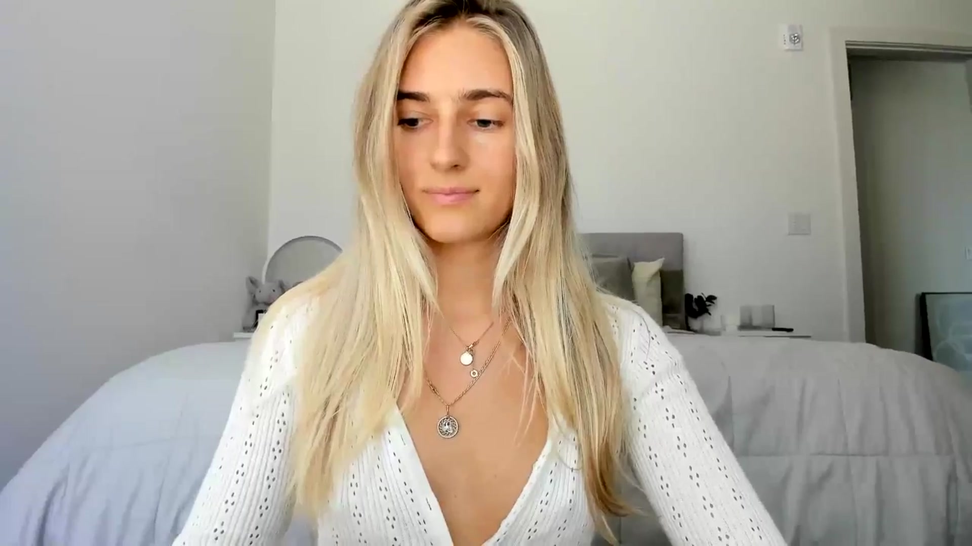 Gallery image thumbnail from Vodka_Queen's myfreecams stream on, 08/29/2024, 19:39 image 10 of 20