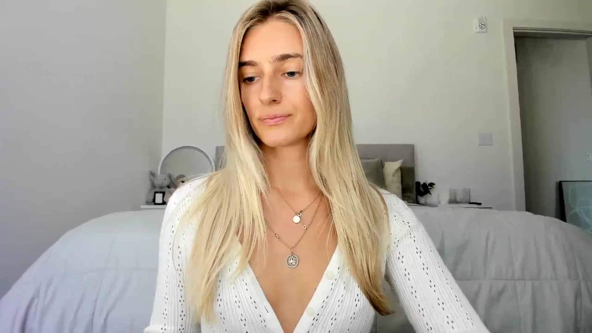 Gallery image thumbnail from Vodka_Queen's myfreecams stream on, 08/29/2024, 19:39 image 12 of 20